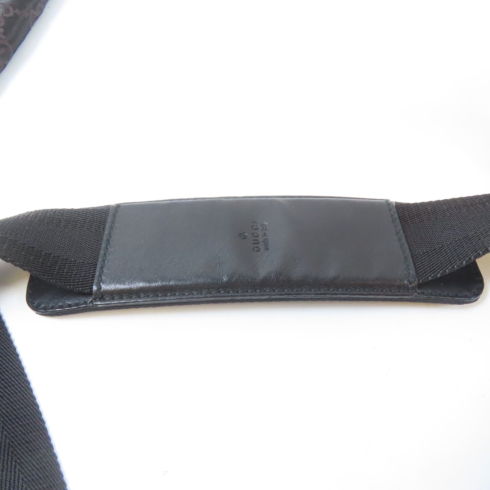 GUCCI 尼龍Shoulder Bag銀扣肩背袋黑色