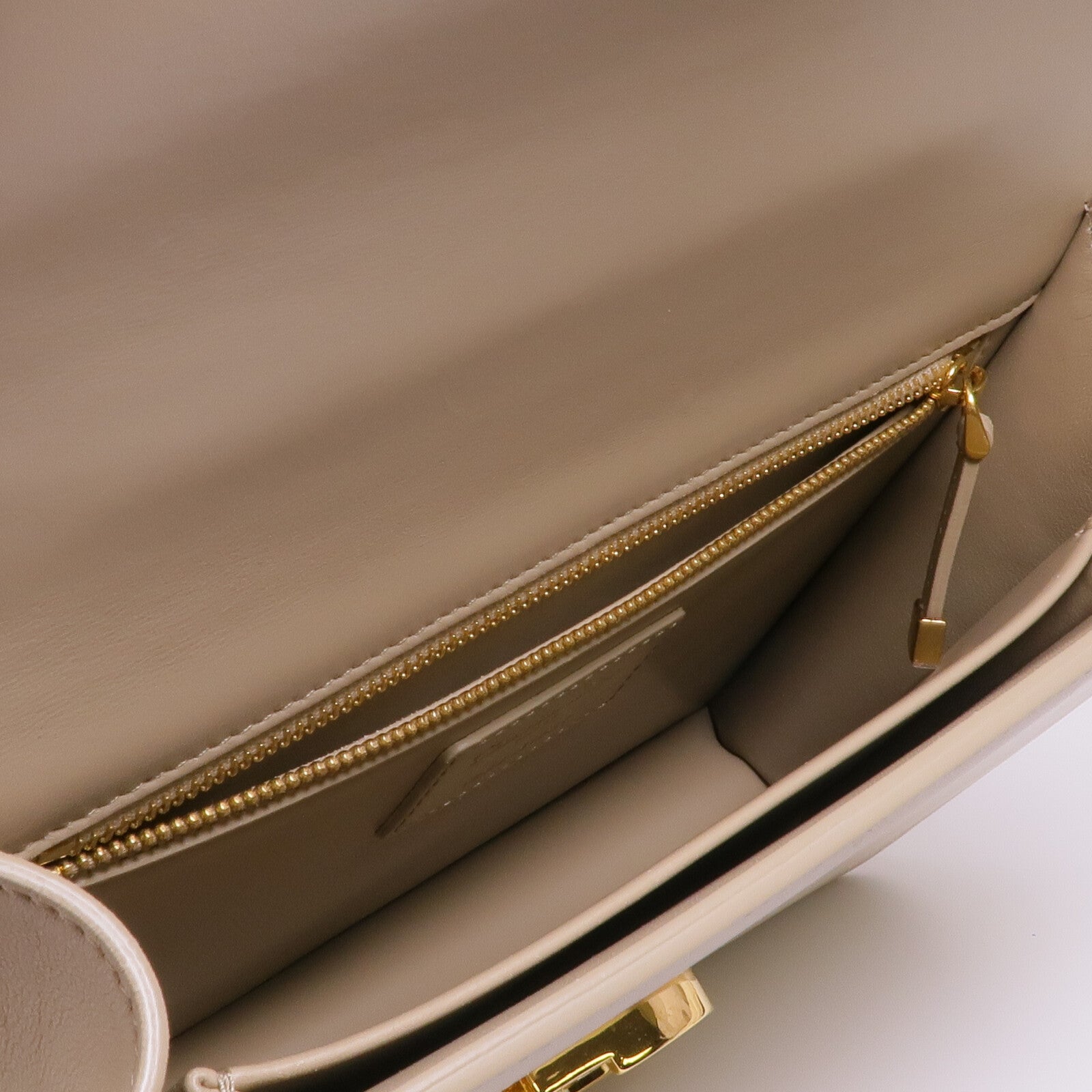 Dior 牛皮皮革30 Montaigne Shoulder Bag金扣肩背袋