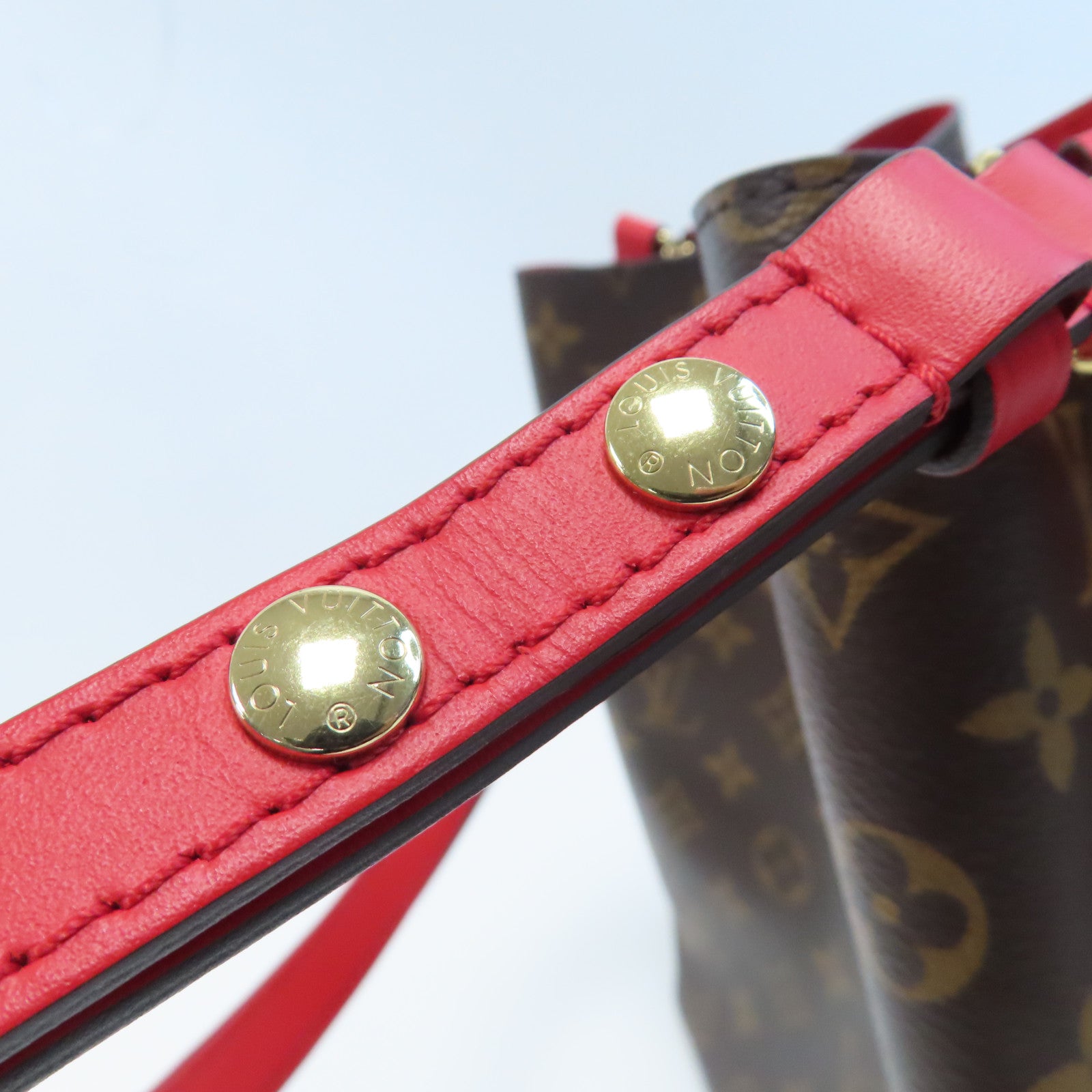 LOUIS VUITTON Monogram Neo Noe MM金扣肩背袋啡色/紅色