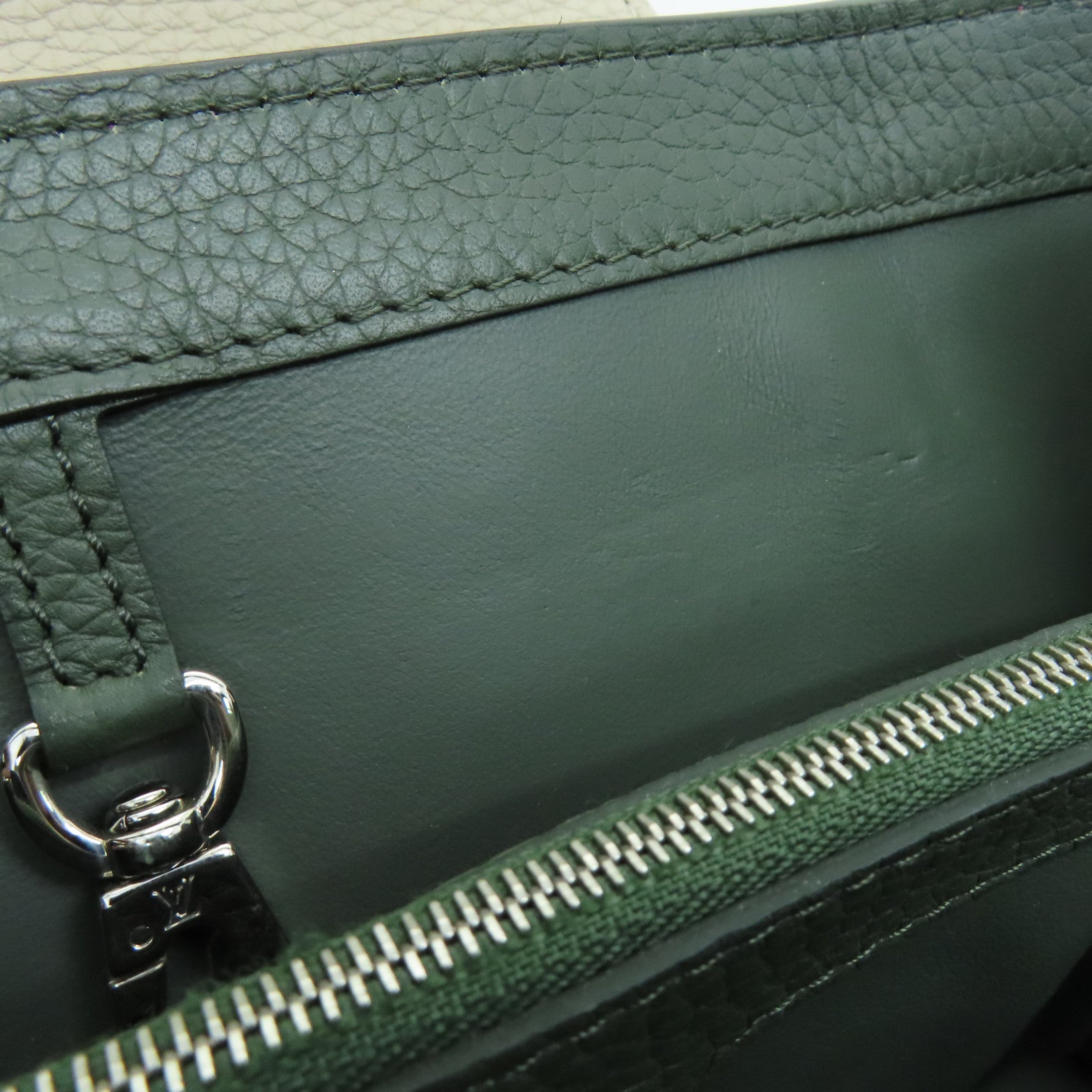 LOUIS VUITTON 牛皮皮革Capucines MM銀扣肩背袋粉紅色/卡其色/綠色