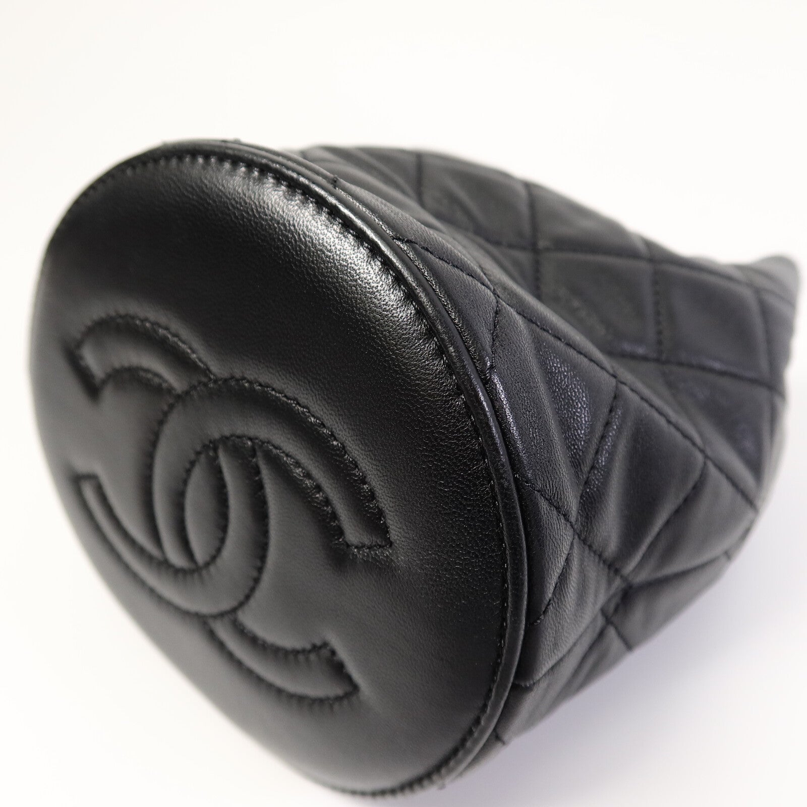 CHANEL 【激減優惠】羊皮皮革Bucket Bag鏈帶肩背袋