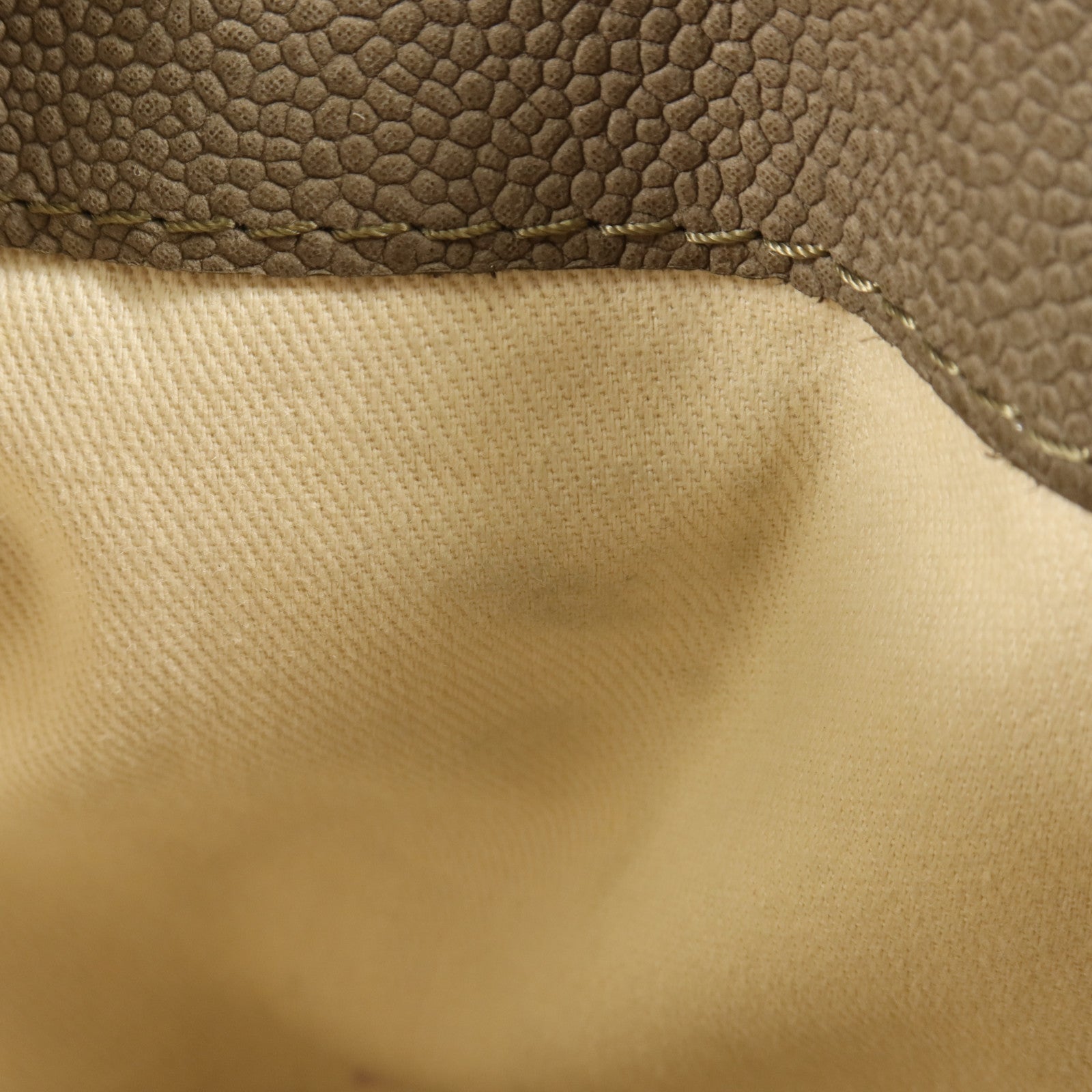 CHANEL 牛皮皮革Shoulder Bag銀扣肩背袋