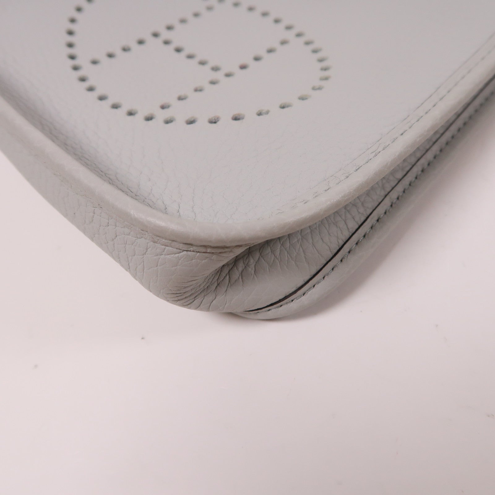 HERMES Clemence皮革Evelyne TPM銀扣肩背袋Bleu Pale