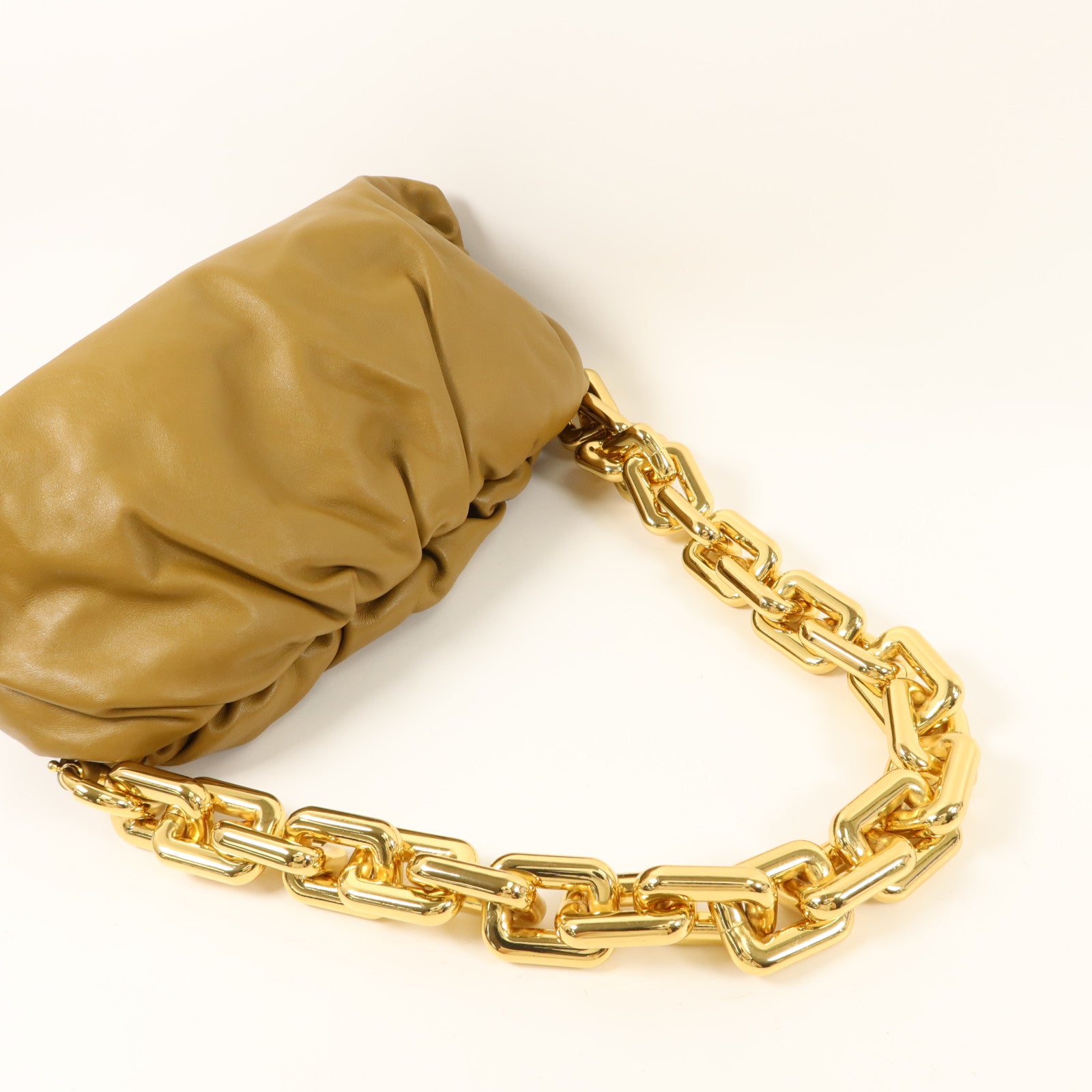 BOTTEGA VENETA 牛皮皮革The Chain Pouch鏈帶肩背袋