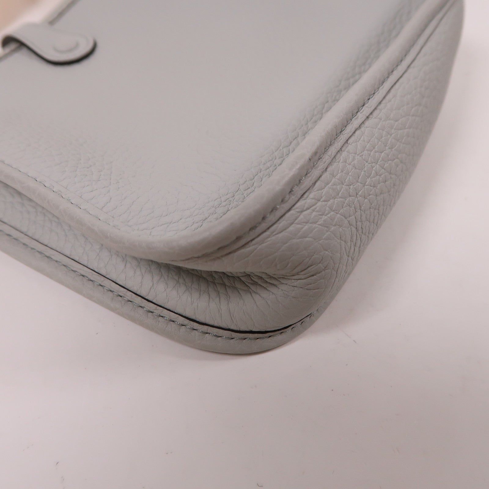 HERMES Clemence皮革Evelyne TPM銀扣肩背袋Bleu Pale