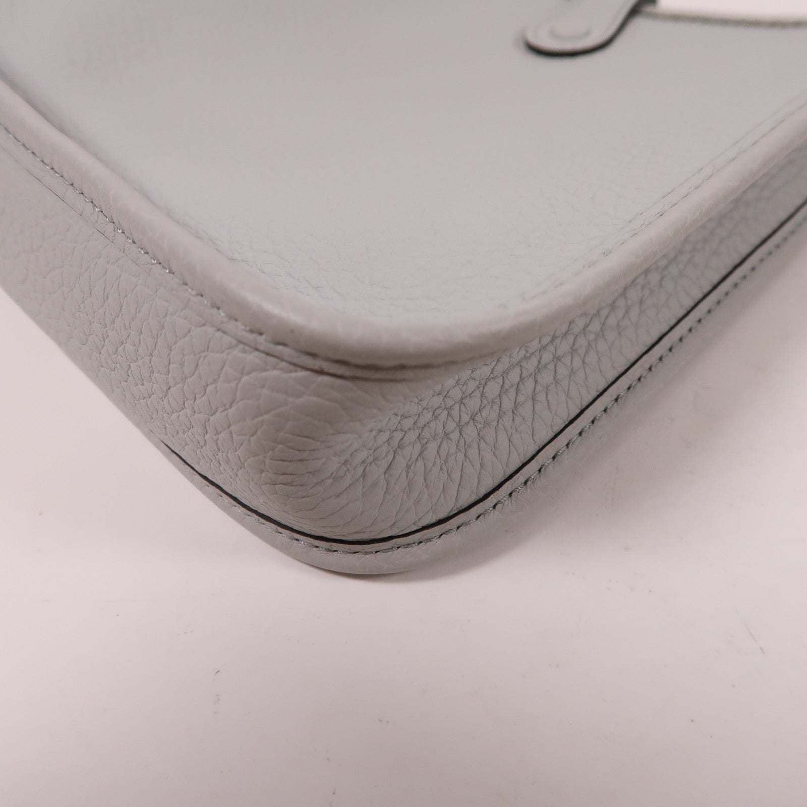 HERMES Clemence皮革Evelyne TPM銀扣肩背袋Bleu Pale