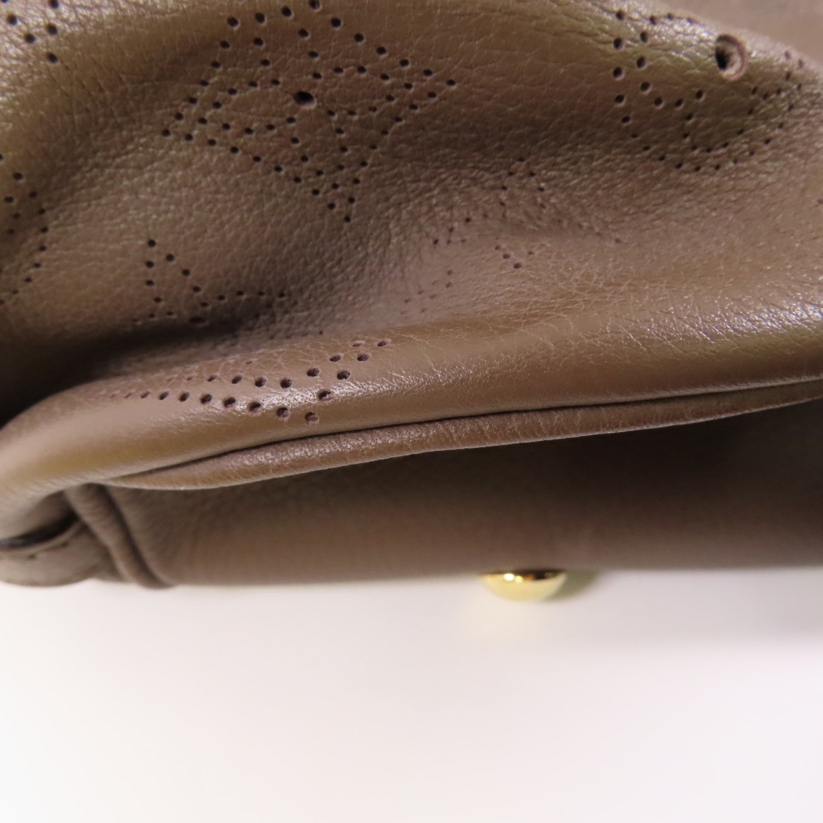 LOUIS VUITTON Mahina皮革Mahina金扣肩背袋