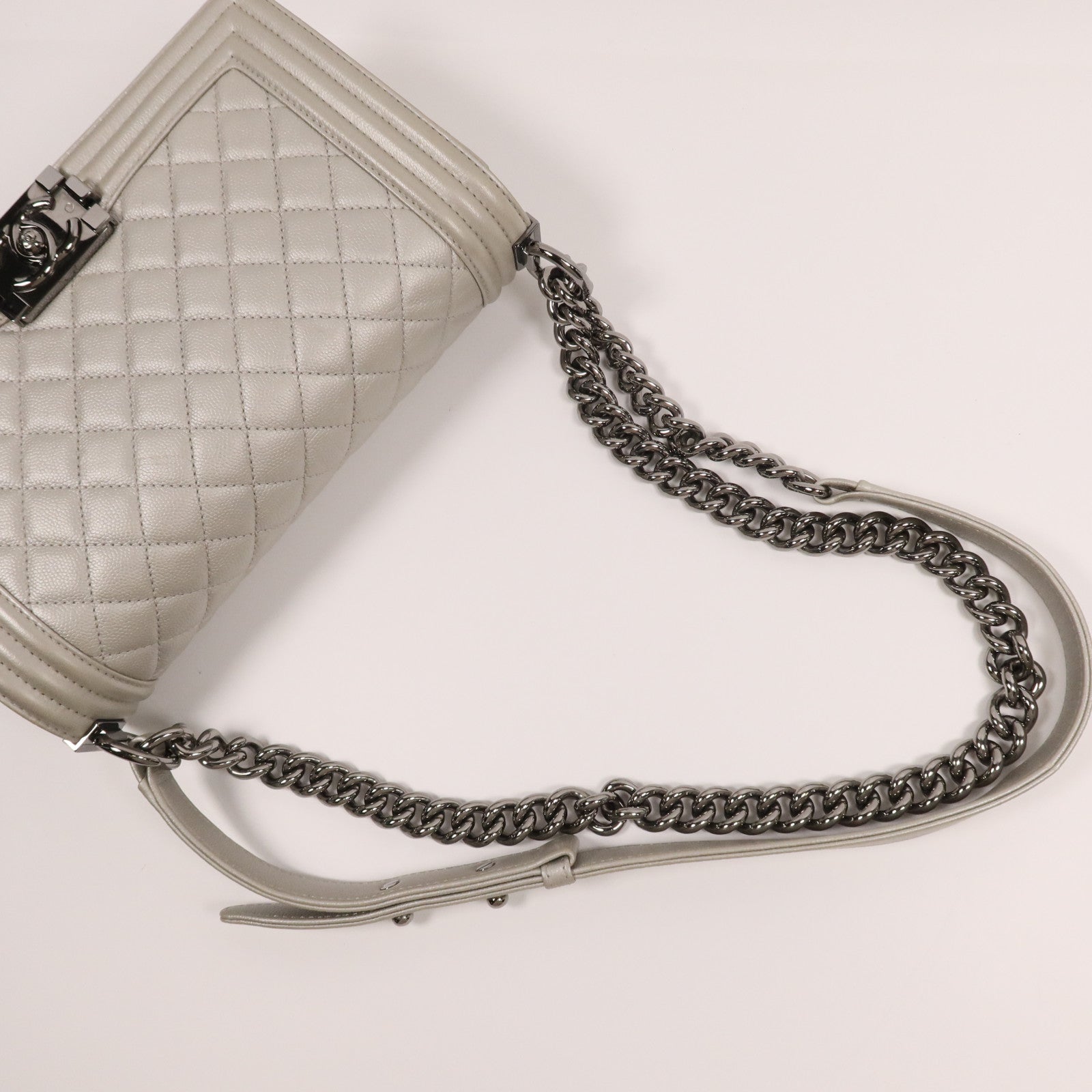 CHANEL 牛皮皮革Boy 25銀扣鏈帶肩背袋