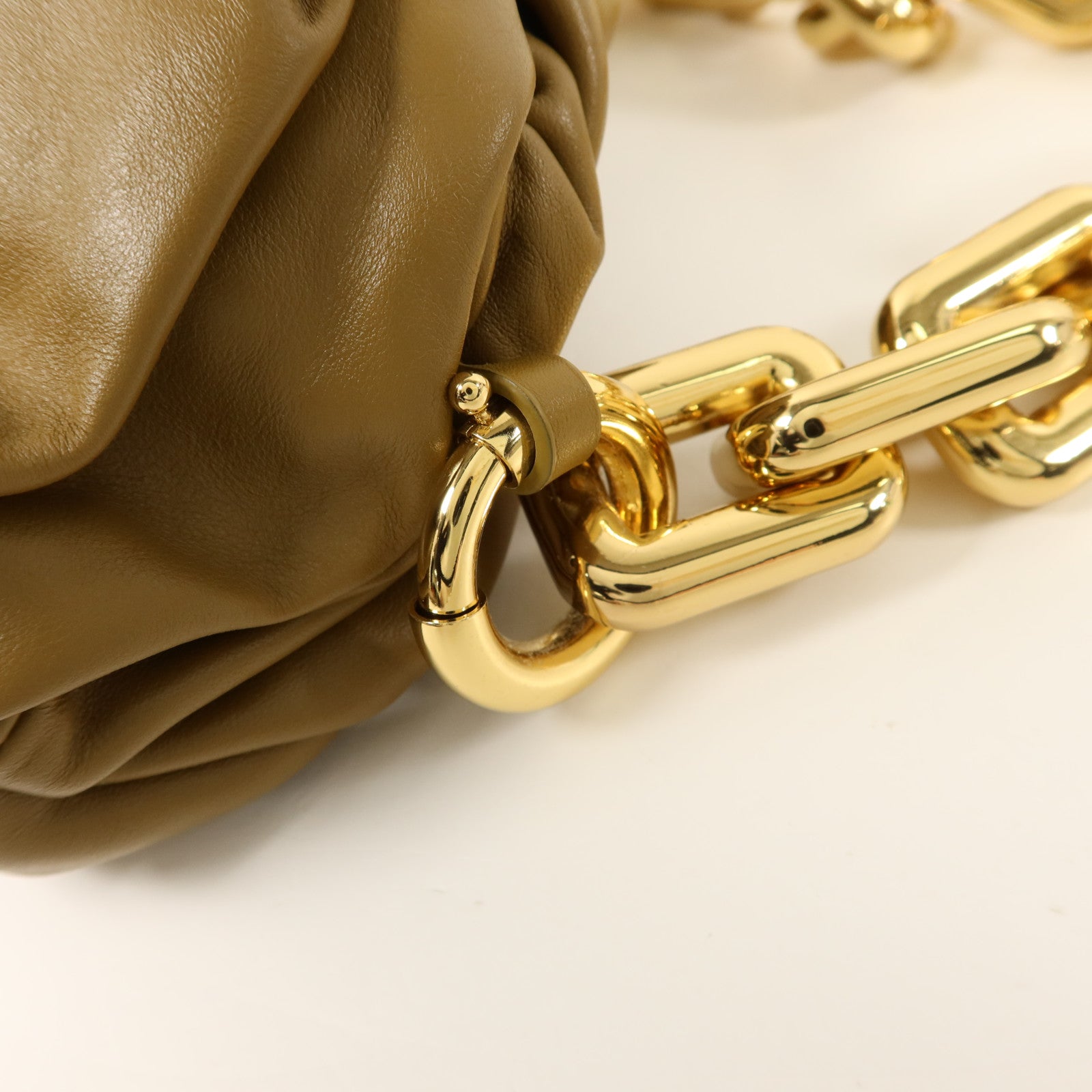 BOTTEGA VENETA 牛皮皮革The Chain Pouch鏈帶肩背袋