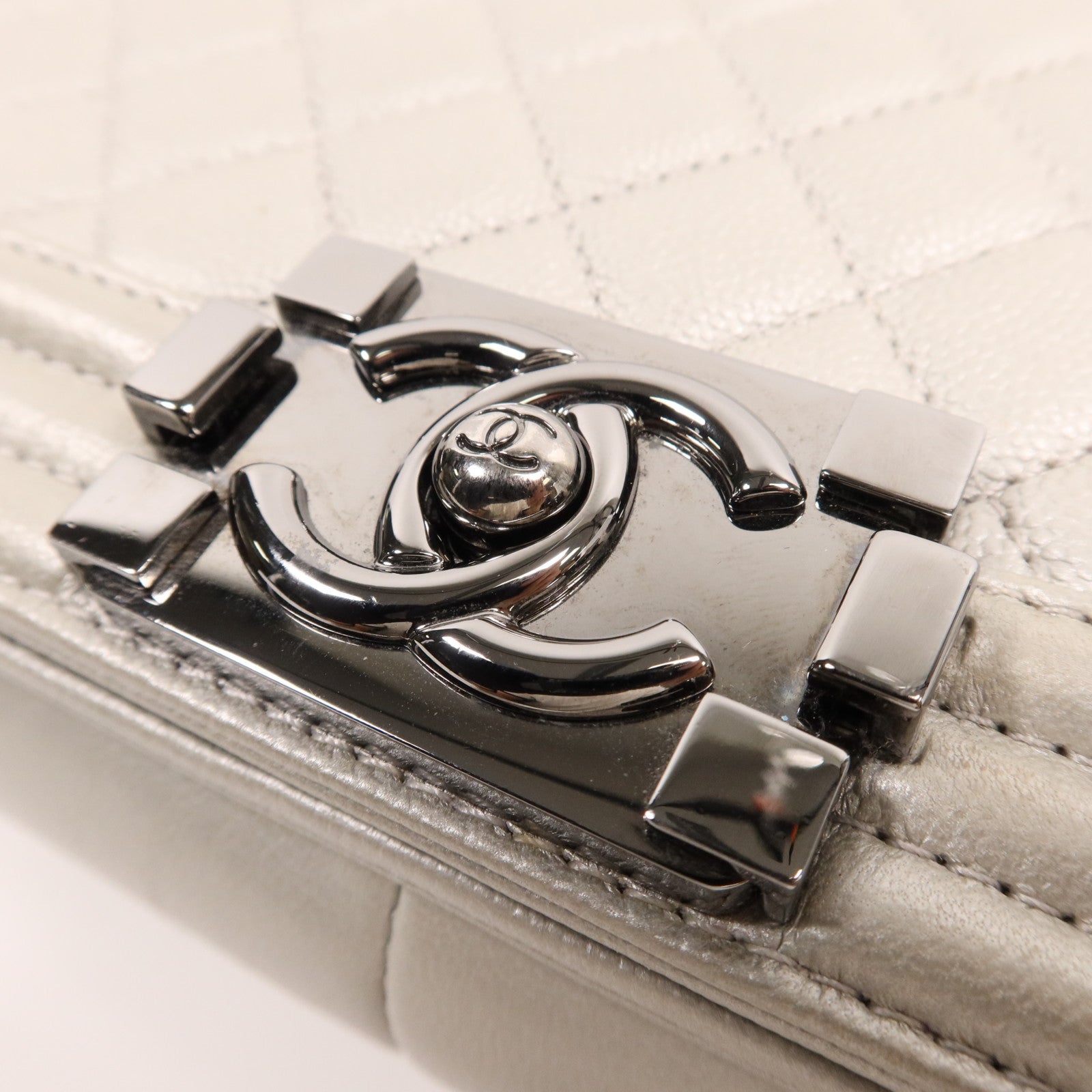 CHANEL 牛皮皮革Boy 25銀扣鏈帶肩背袋