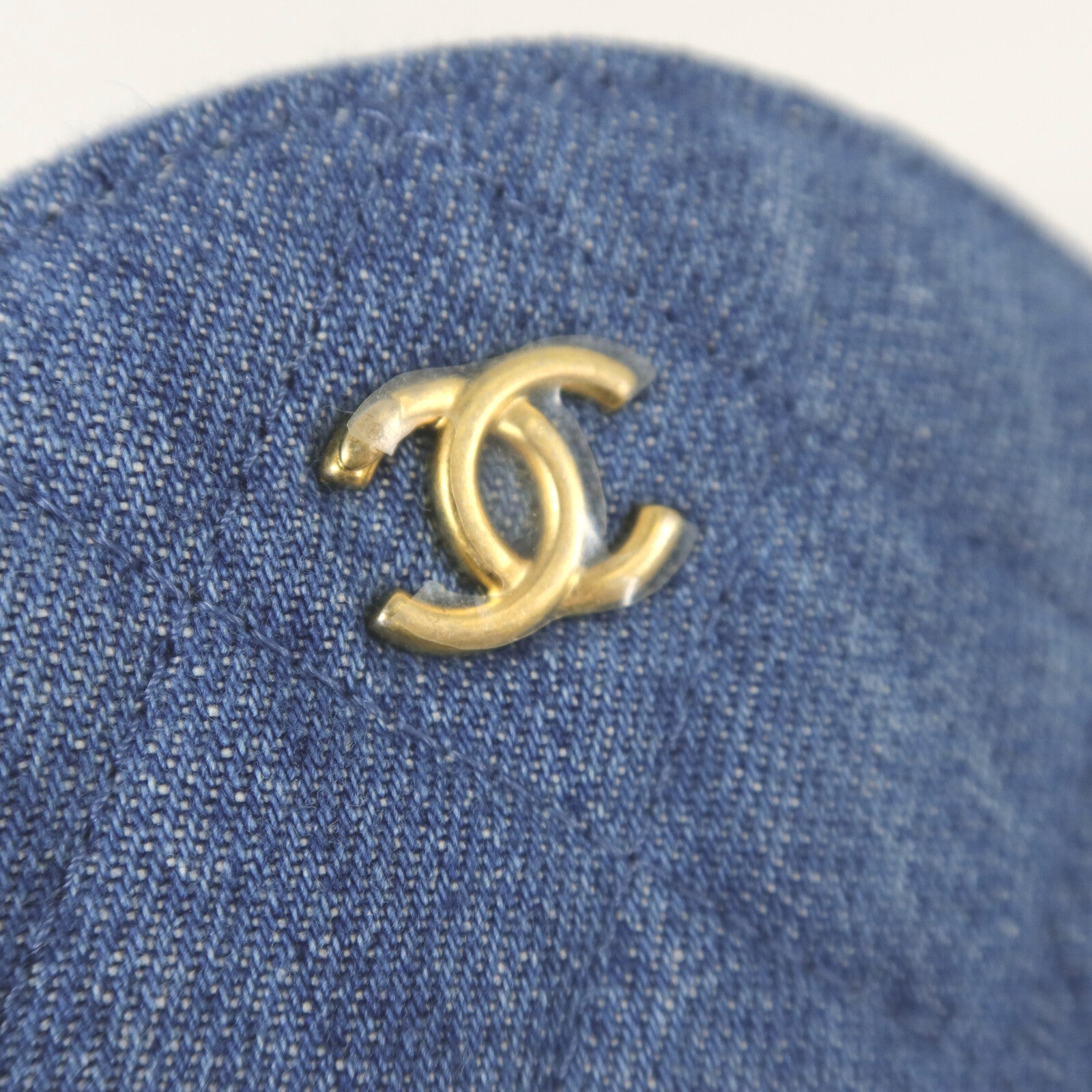 CHANEL 牛仔布Round Crush Gold Ball鏈帶肩背袋
