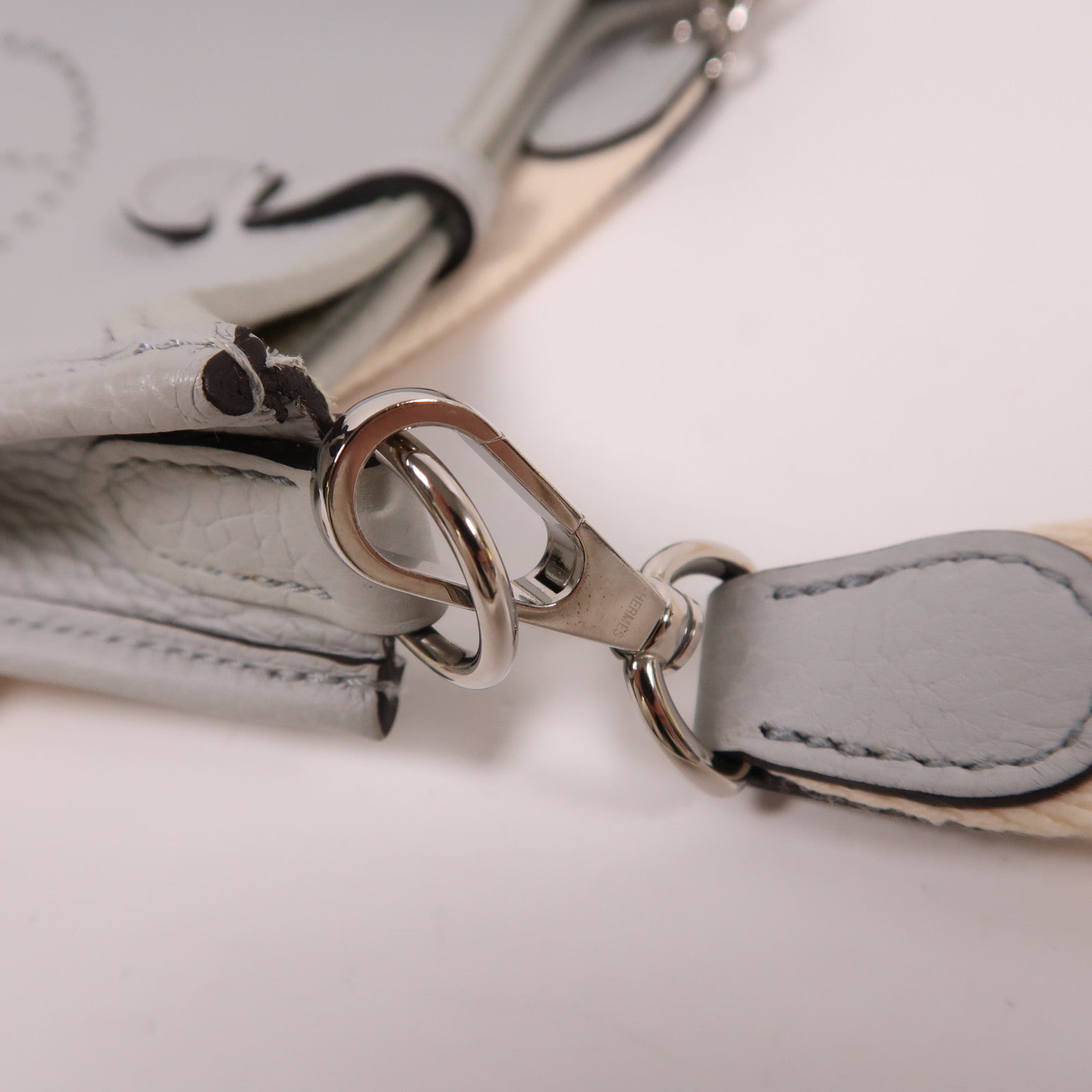 HERMES Clemence皮革Evelyne TPM銀扣肩背袋Bleu Pale