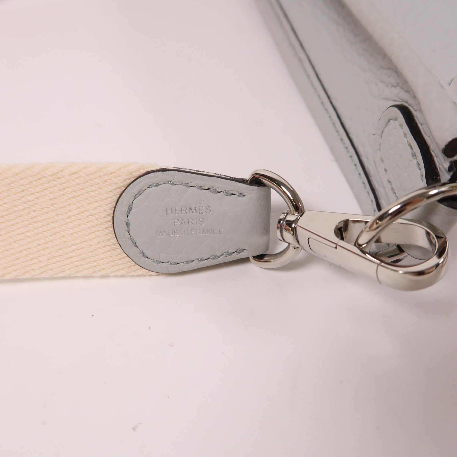 HERMES Clemence皮革Evelyne TPM銀扣肩背袋Bleu Pale