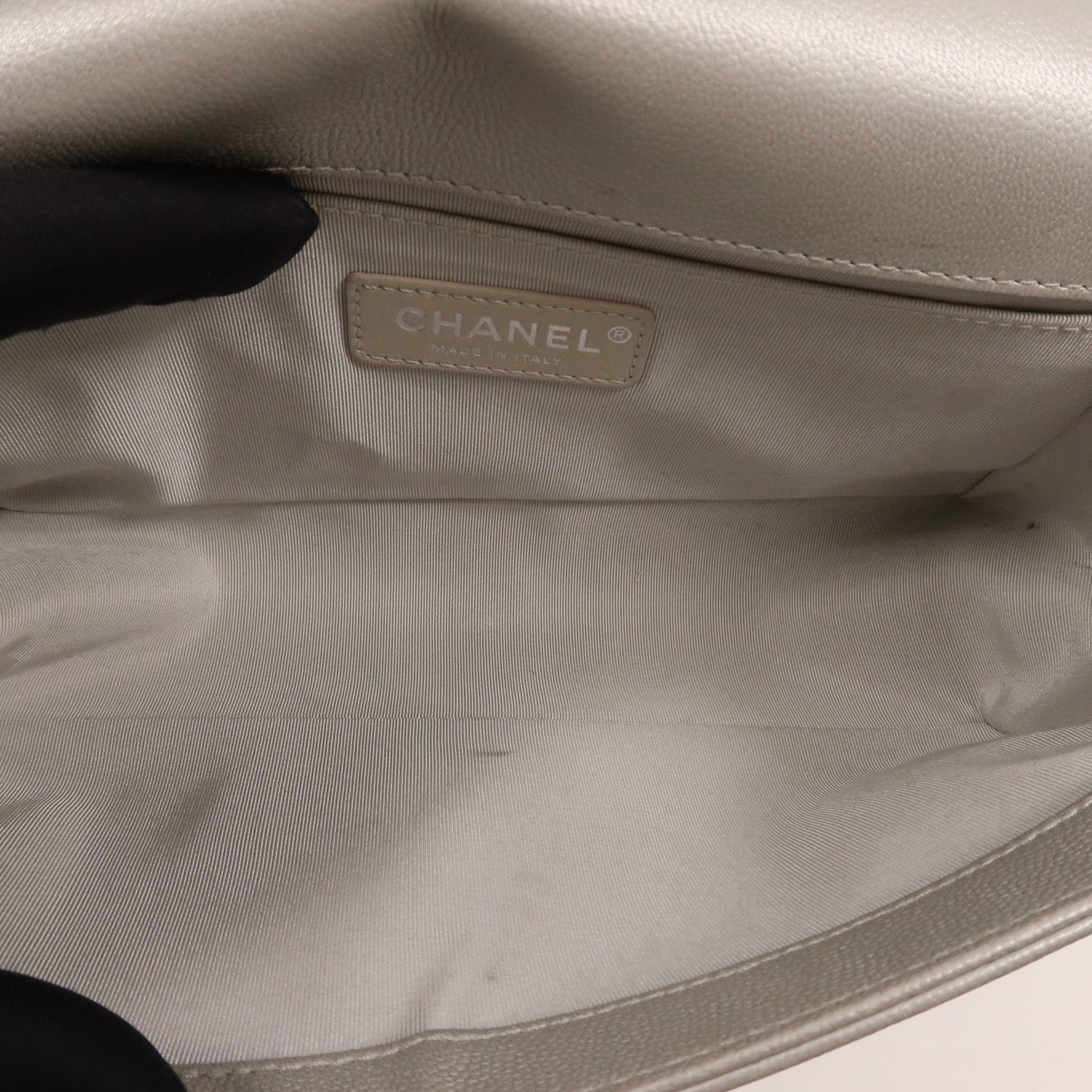 CHANEL 牛皮皮革Boy 25銀扣鏈帶肩背袋