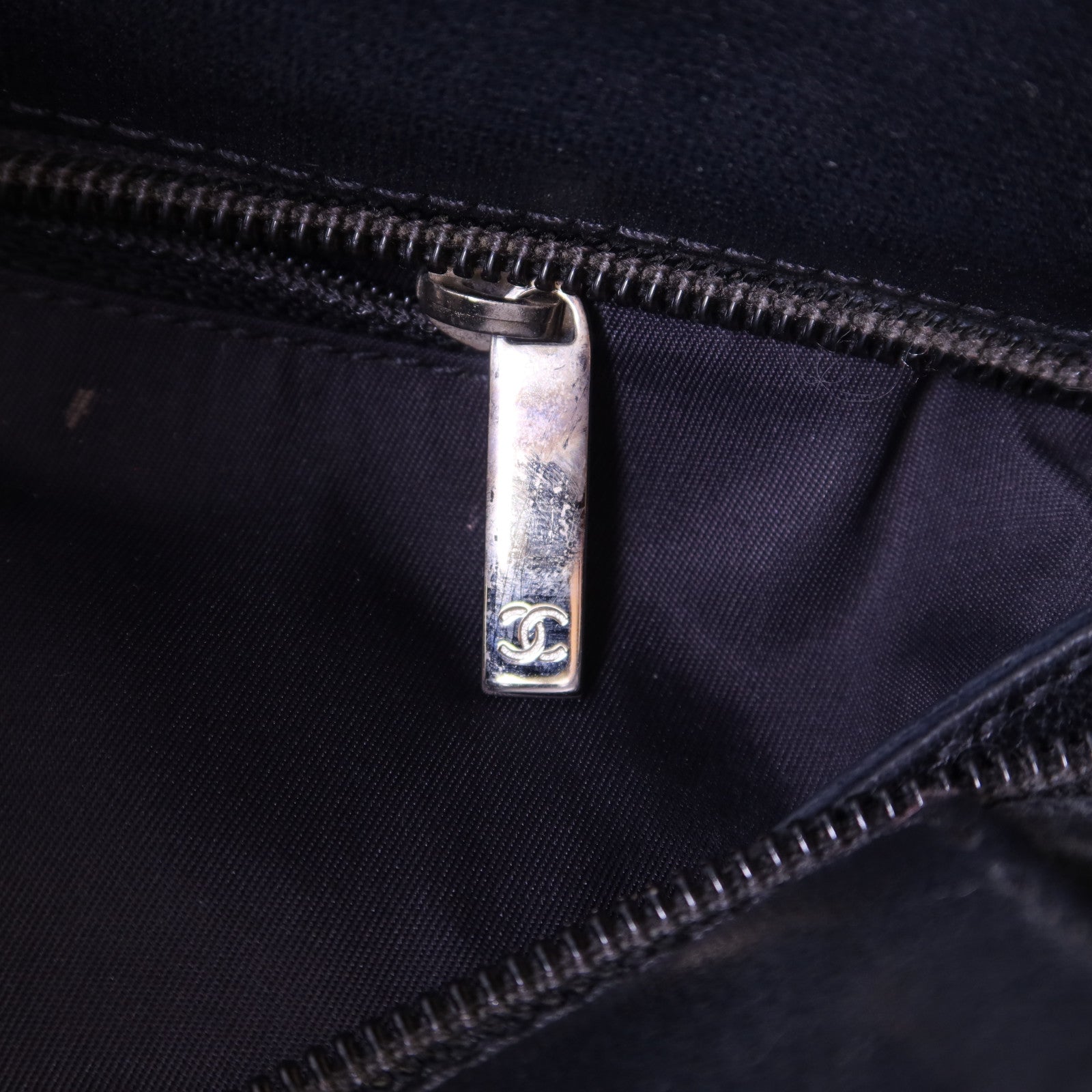 CHANEL 塗層帆布Paris Biarritz銀扣手挽袋