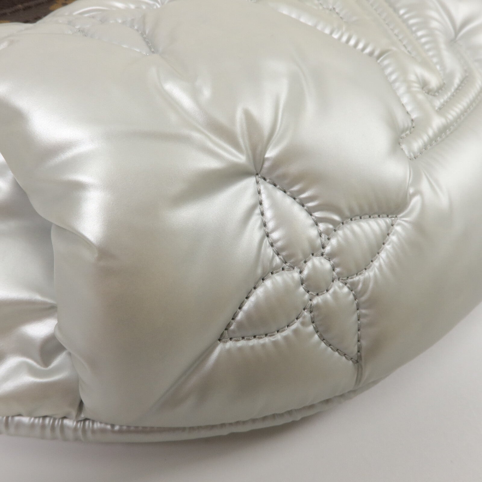 LOUIS VUITTON Monogram Silver Pillow Maxi Bum腰包