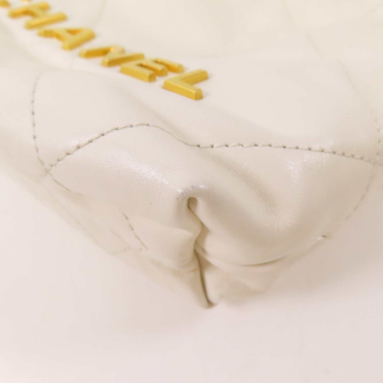 CHANEL 牛皮皮革Mini 22金扣鏈帶肩背袋