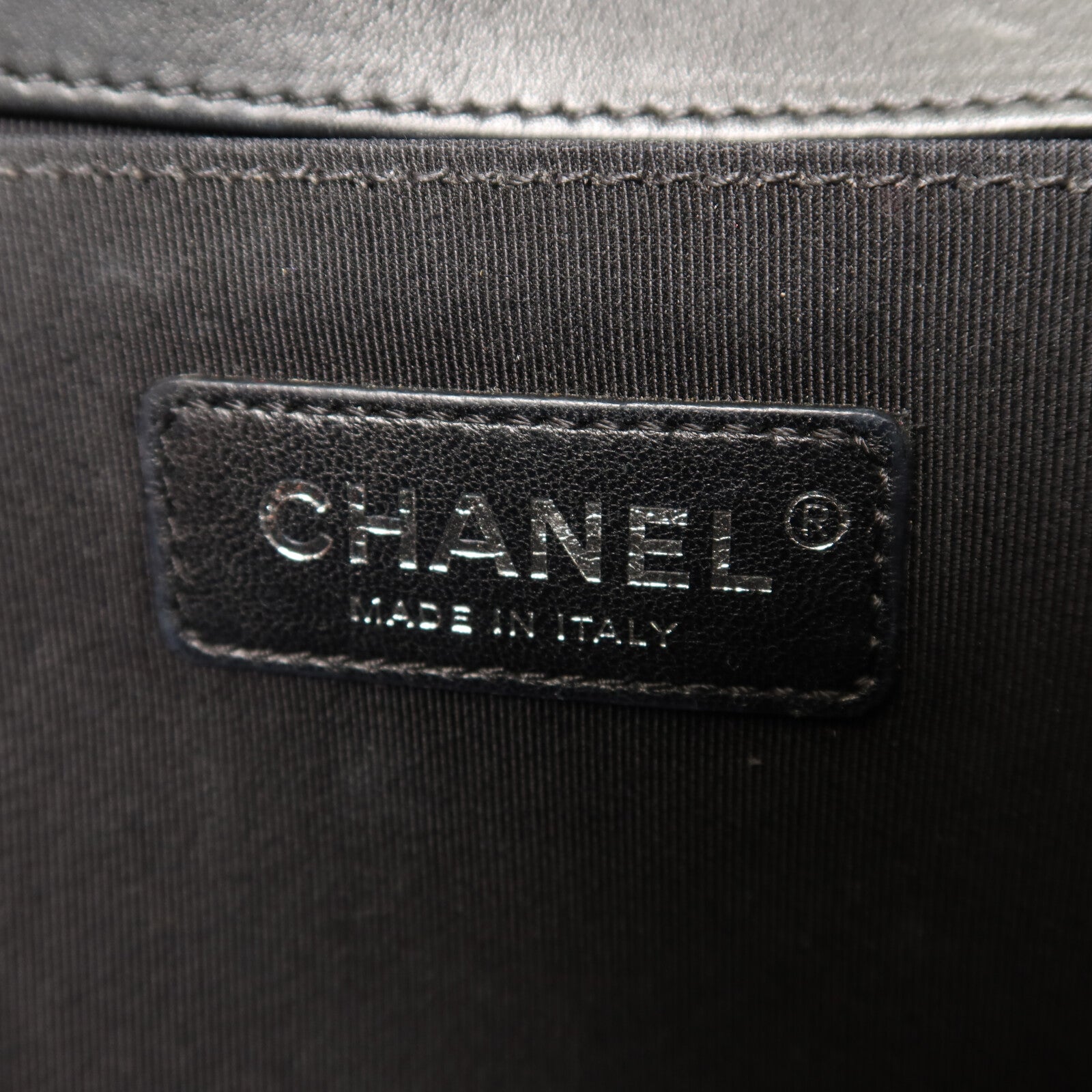 CHANEL 羊皮皮革Boy 25銀扣鏈帶肩背袋