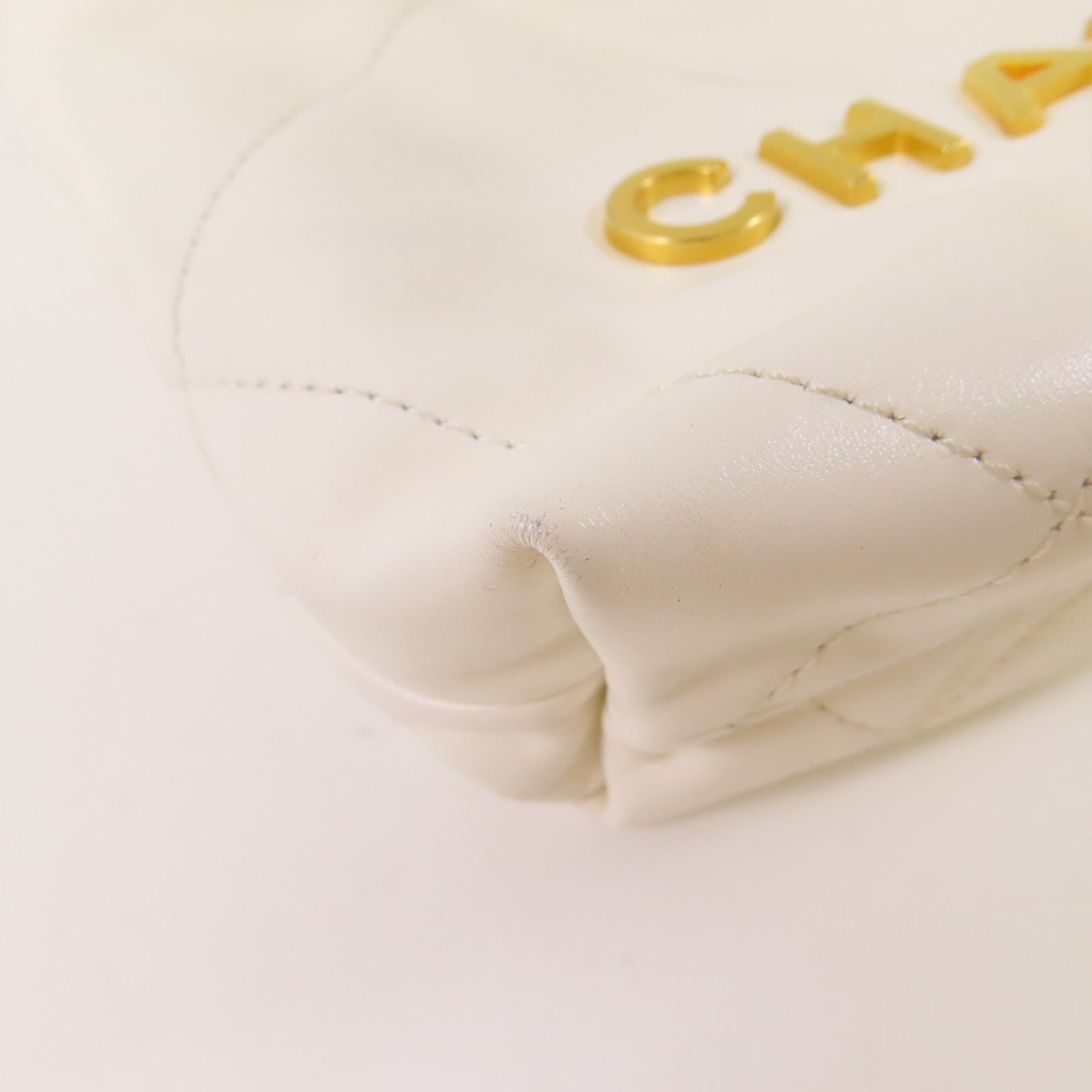 CHANEL 牛皮皮革Mini 22金扣鏈帶肩背袋