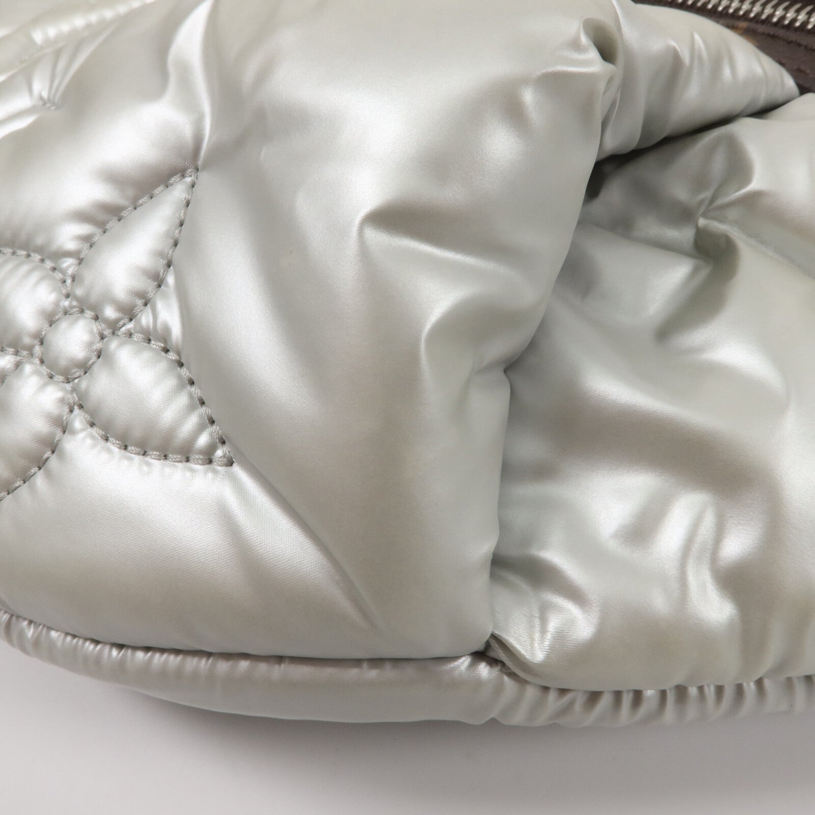 LOUIS VUITTON Monogram Silver Pillow Maxi Bum腰包