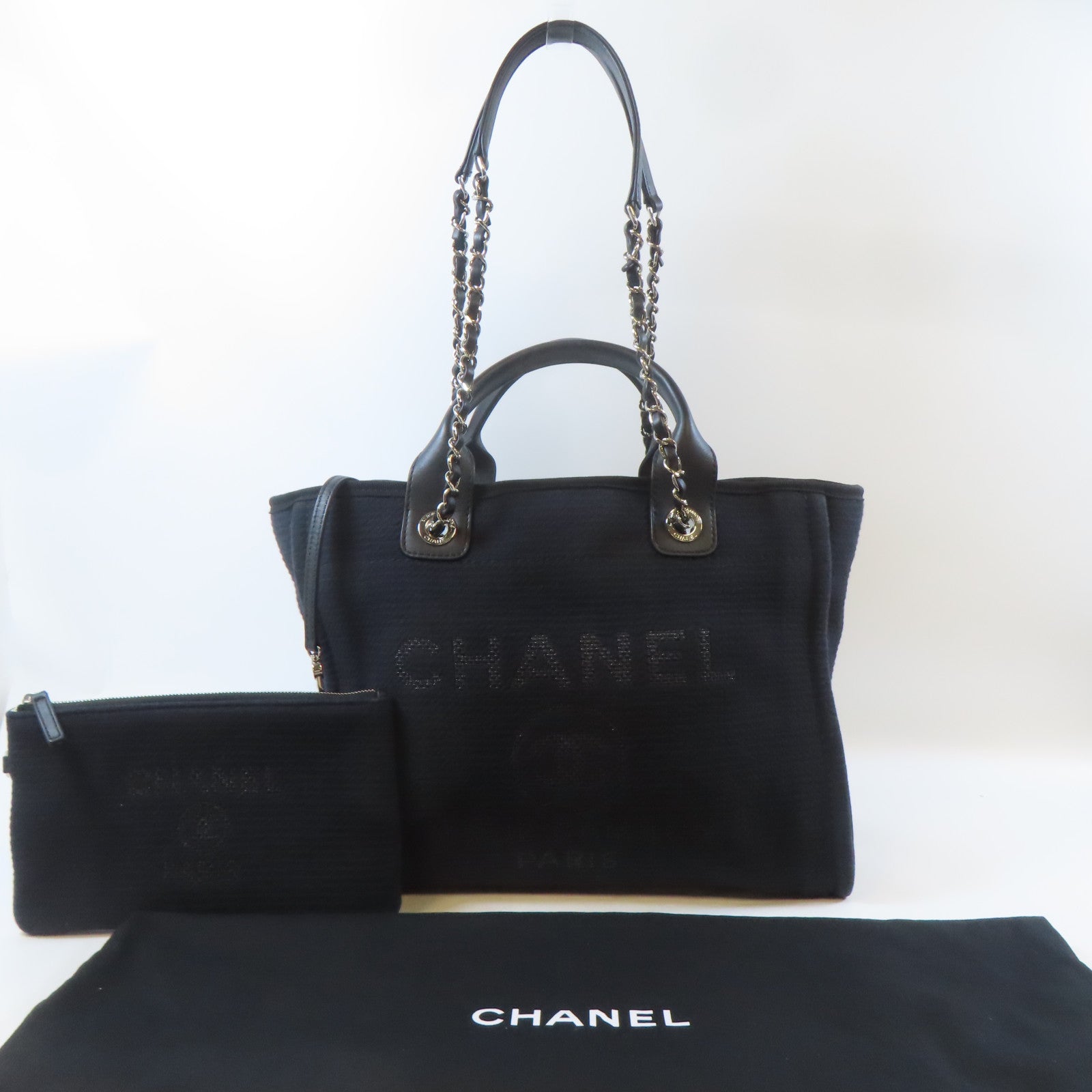CHANEL 帆布Deauville Tote Medium銀扣手挽肩背兩用袋黑色