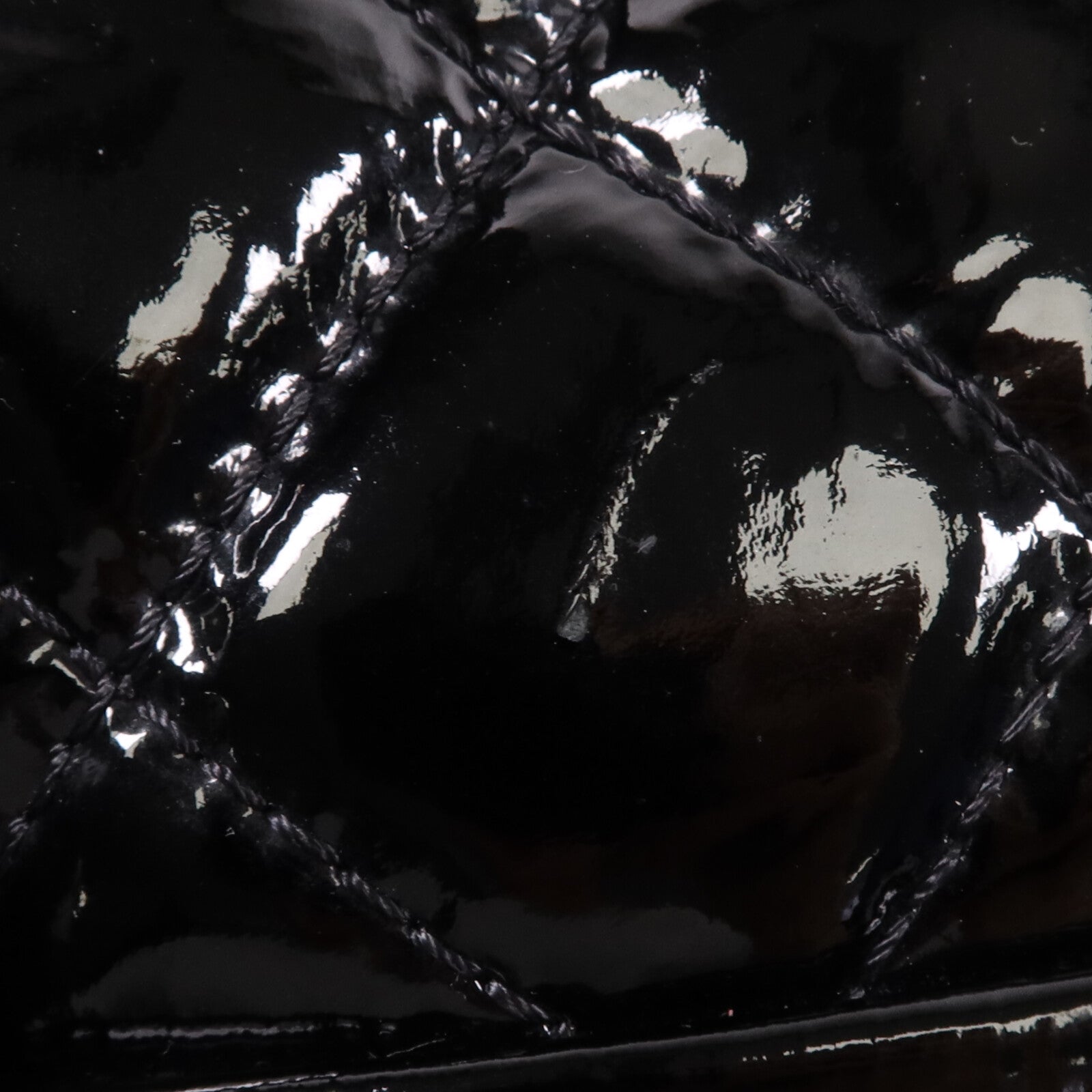 CHANEL 漆皮皮革Shoulder Bag銀扣鏈帶肩背袋