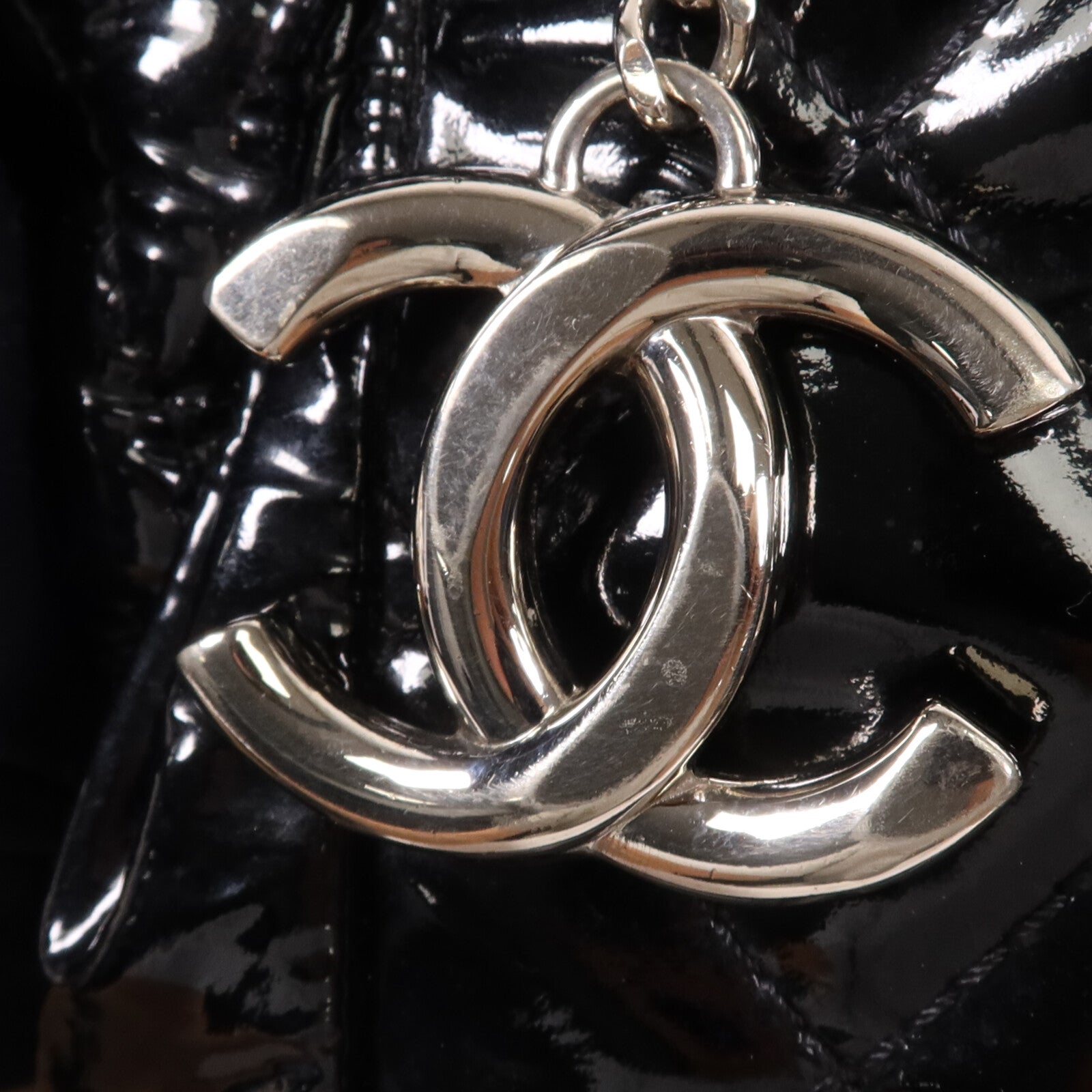 CHANEL 漆皮皮革Shoulder Bag銀扣鏈帶肩背袋