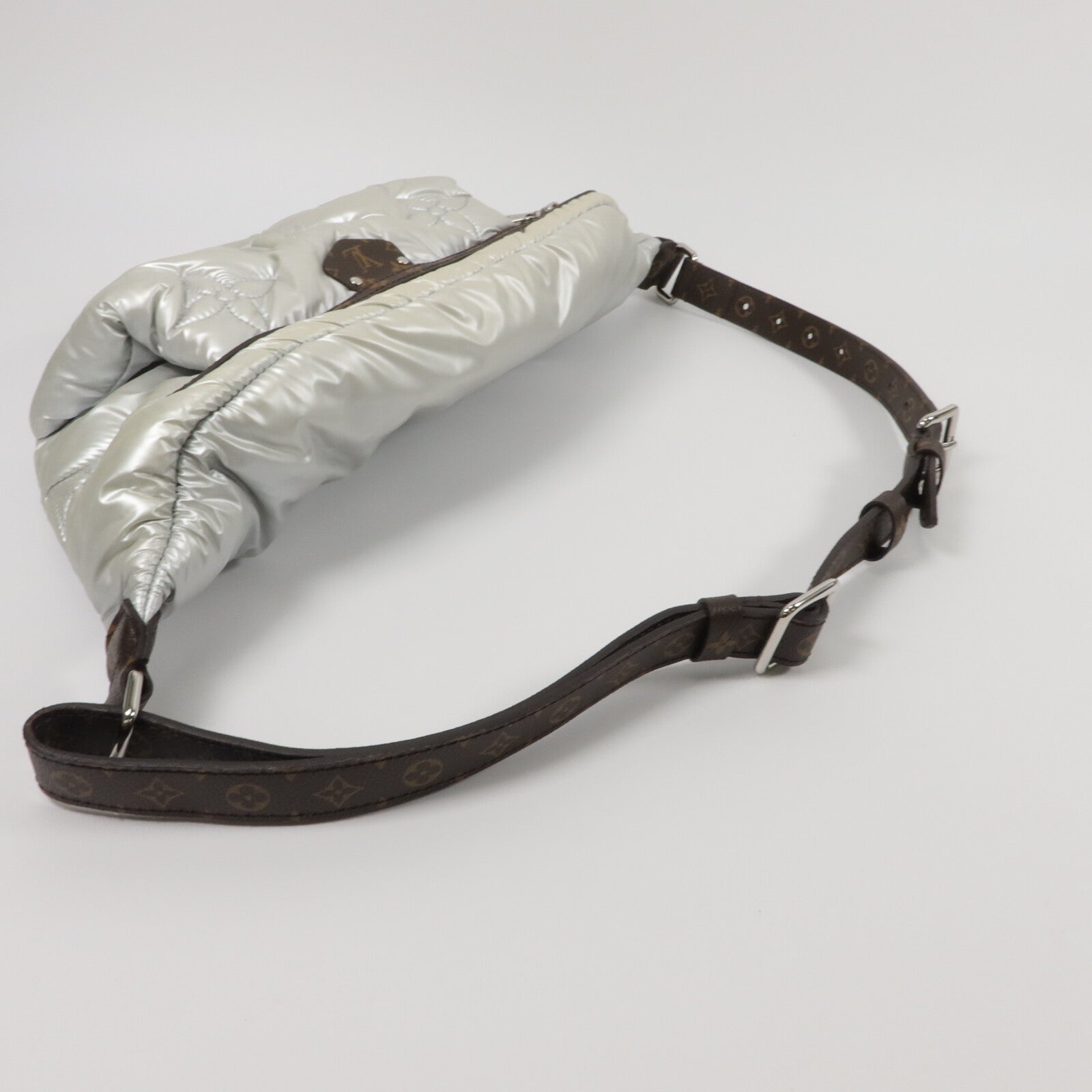 LOUIS VUITTON Monogram Silver Pillow Maxi Bum腰包