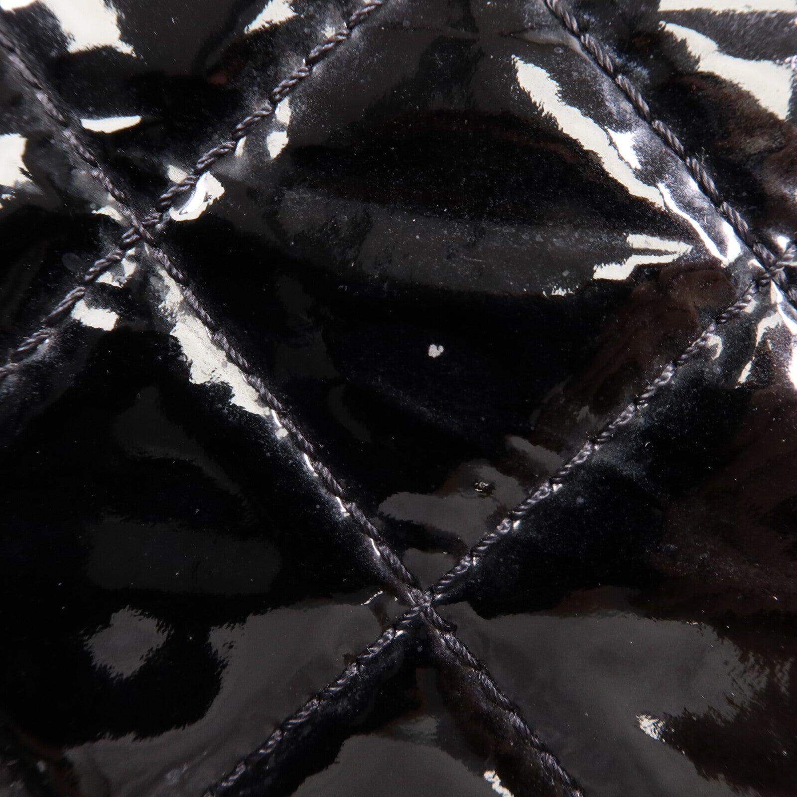 CHANEL 漆皮皮革Shoulder Bag銀扣鏈帶肩背袋