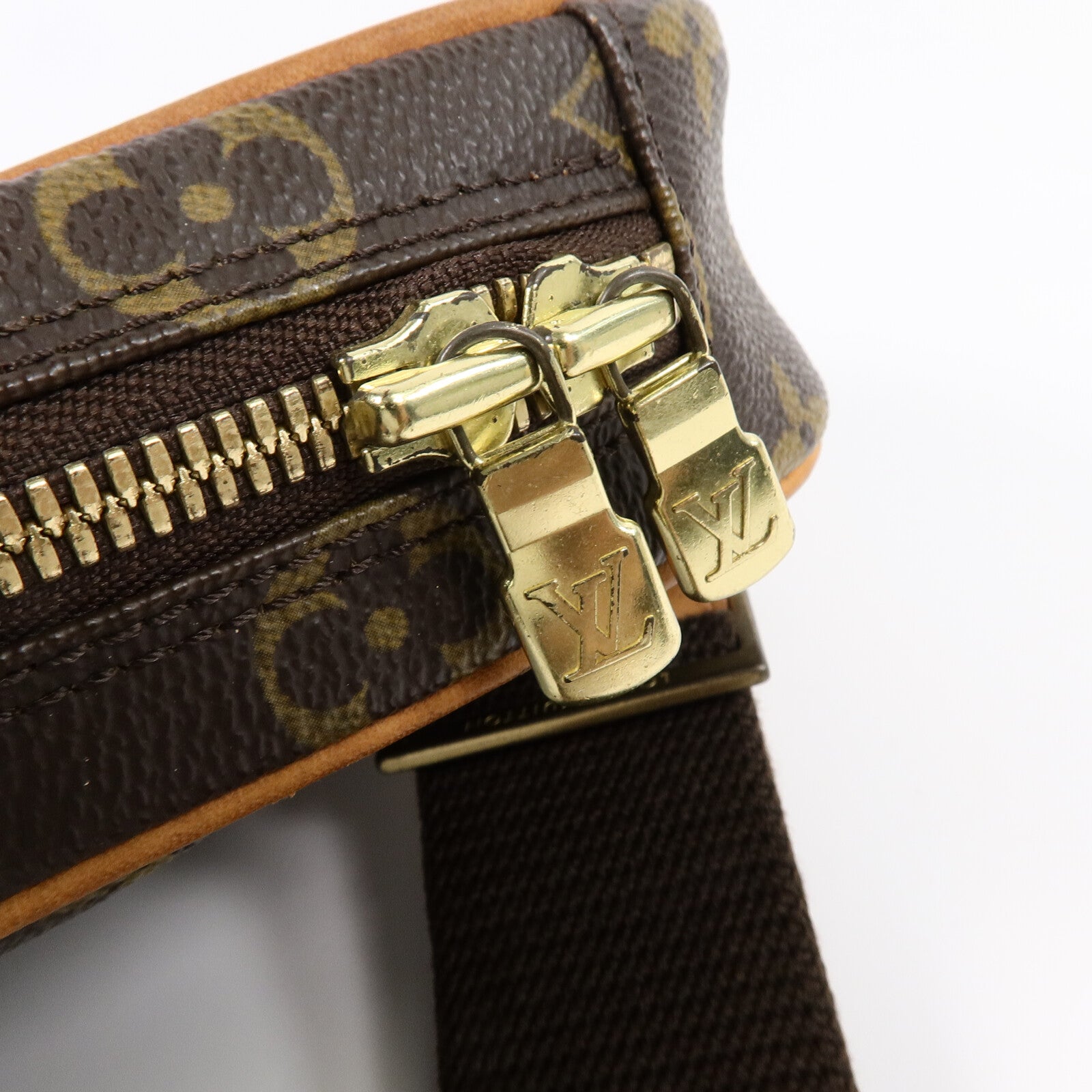 LOUIS VUITTON Monogram Pochette Gange金扣肩背袋