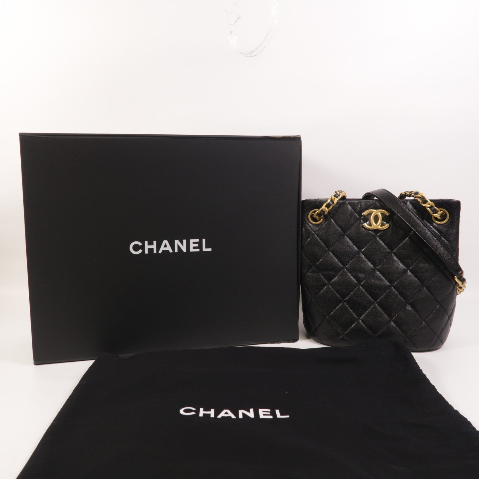 CHANEL 羊皮皮革Bucket Bag金扣鏈帶肩背袋