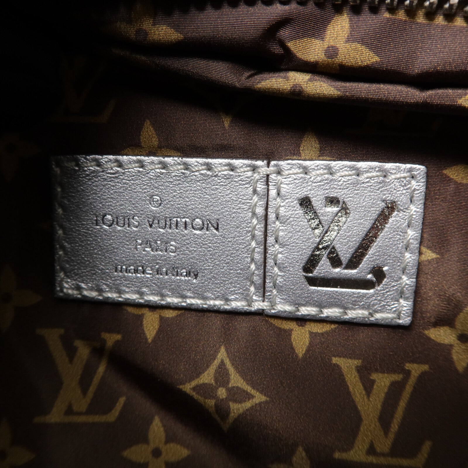 LOUIS VUITTON Monogram Silver Pillow Maxi Bum腰包