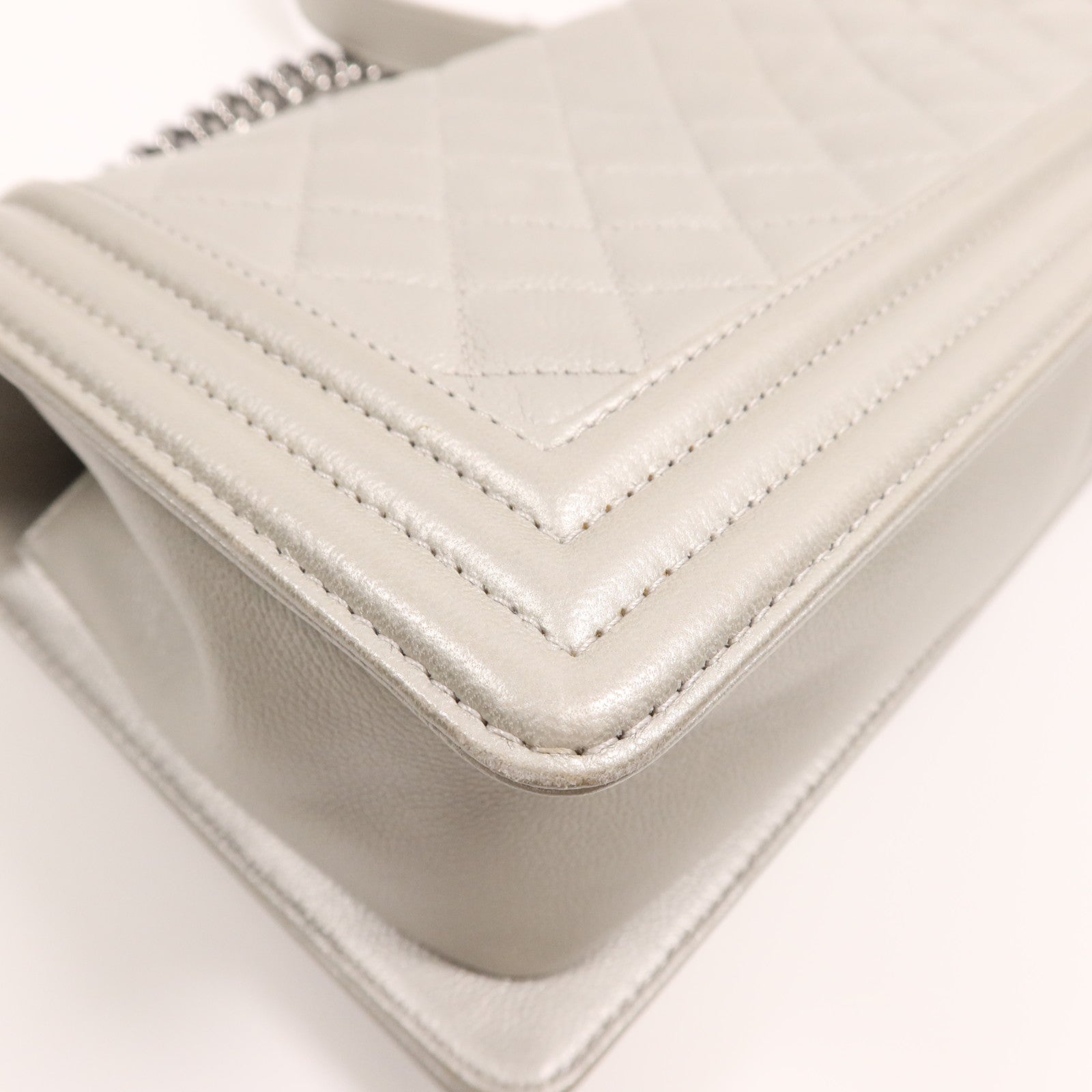 CHANEL 牛皮皮革Boy 25銀扣鏈帶肩背袋