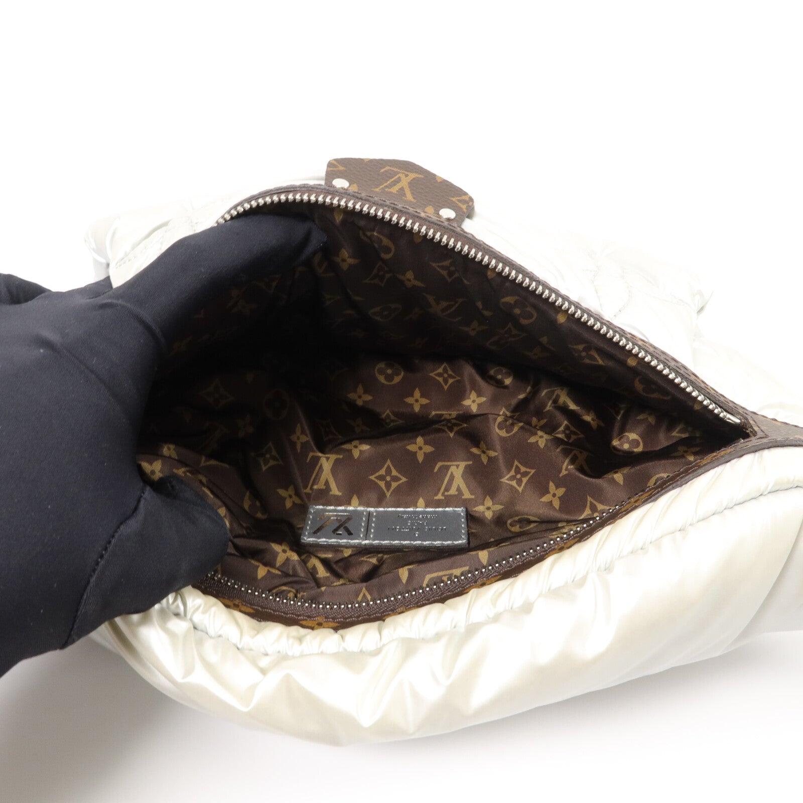 LOUIS VUITTON Monogram Silver Pillow Maxi Bum腰包