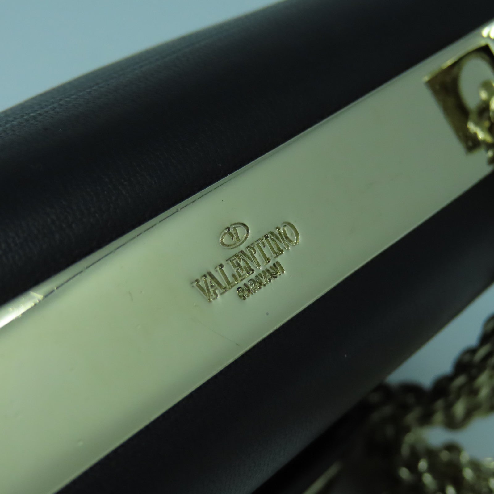 Valentino 【清倉大減價】皮革Chain Shoulder金扣鏈帶肩背袋黑色