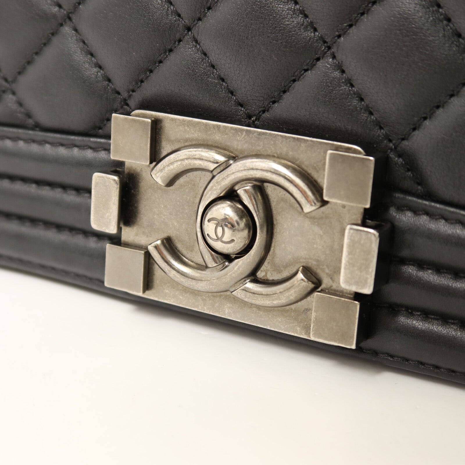 CHANEL 羊皮皮革Boy 25銀扣鏈帶肩背袋