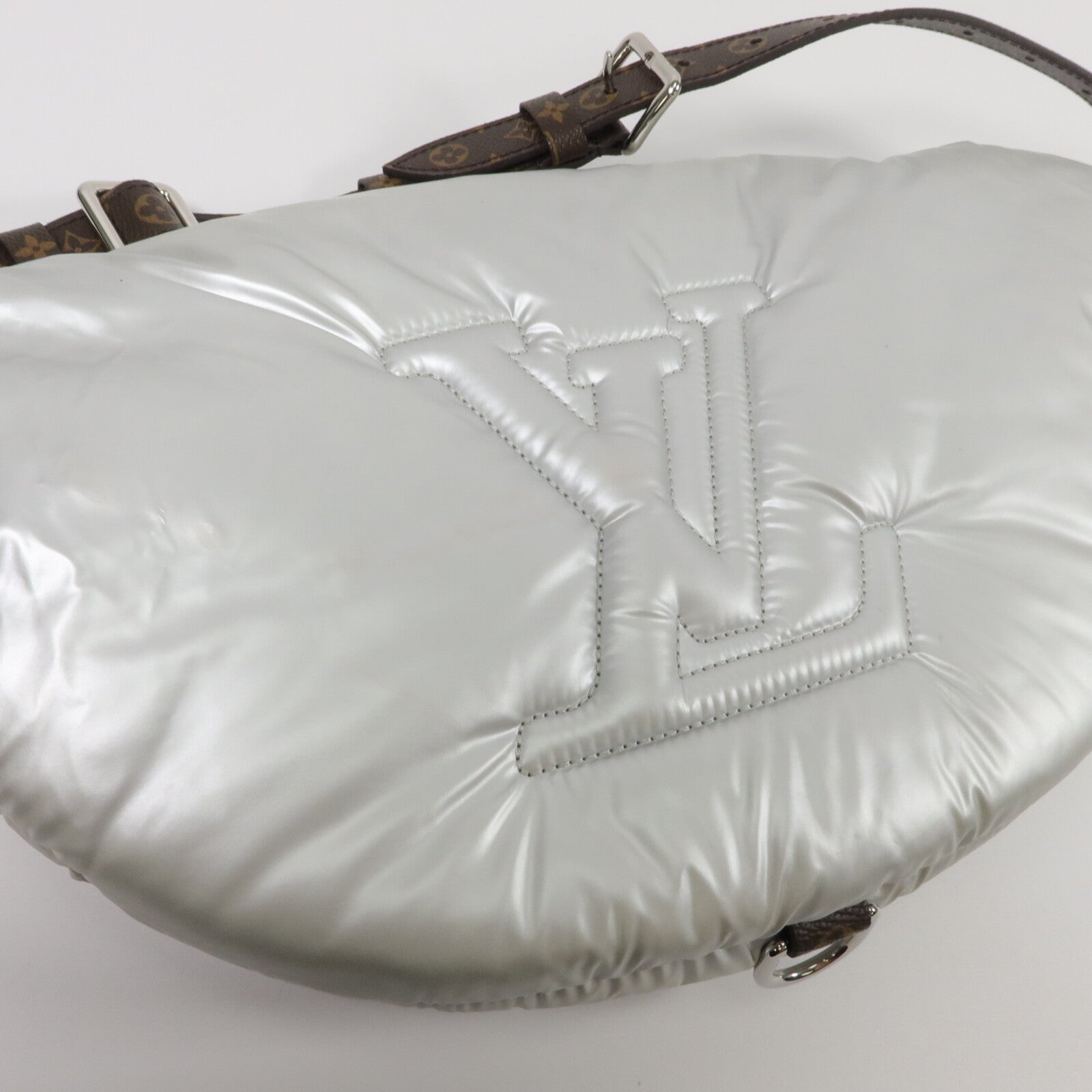 LOUIS VUITTON Monogram Silver Pillow Maxi Bum腰包