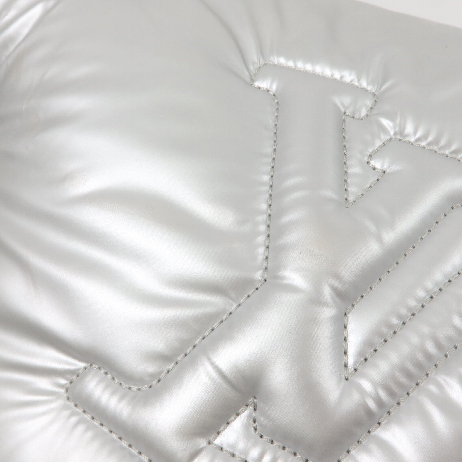 LOUIS VUITTON Monogram Silver Pillow Maxi Bum腰包