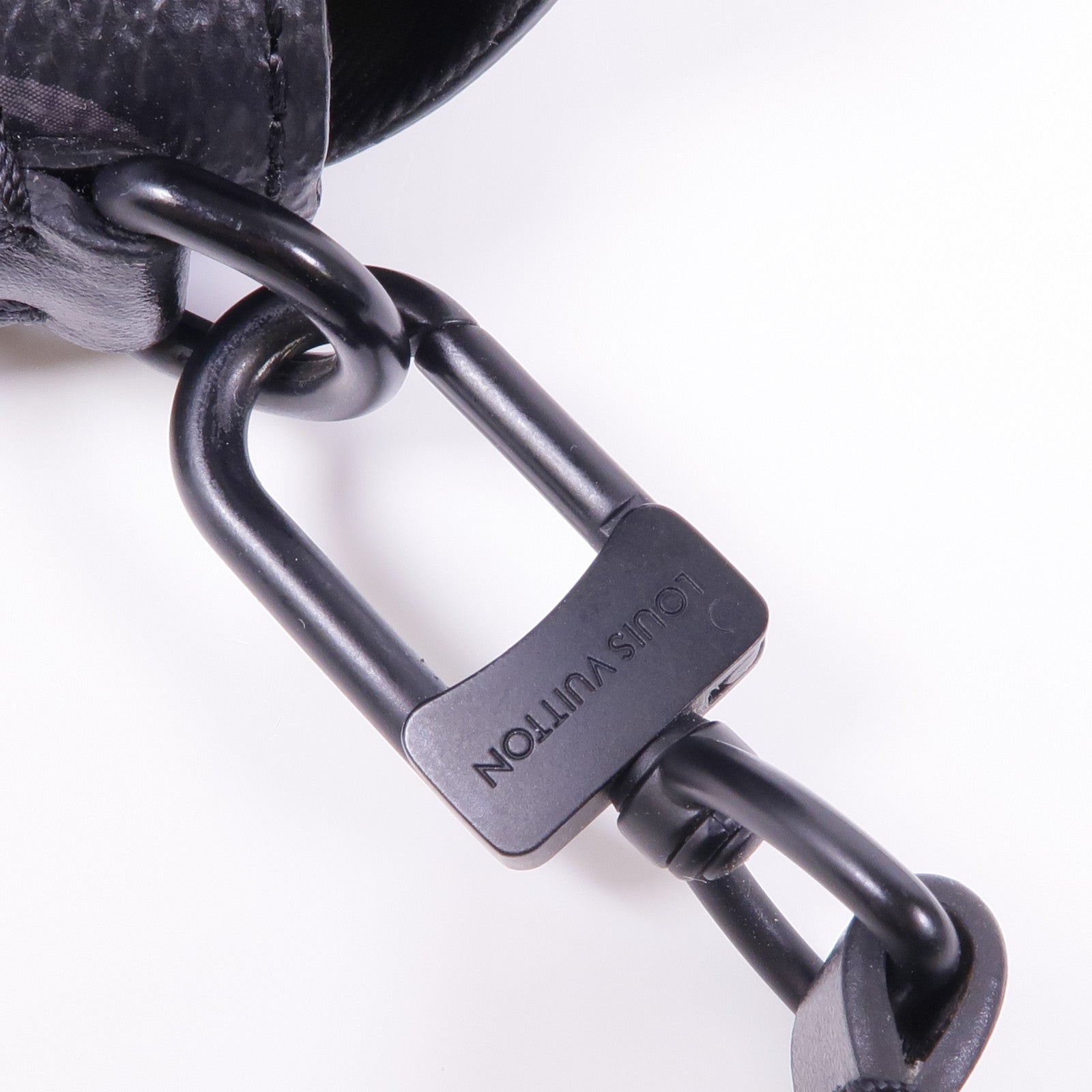 LOUIS VUITTON Monogram Eclipse S-Lock肩背袋