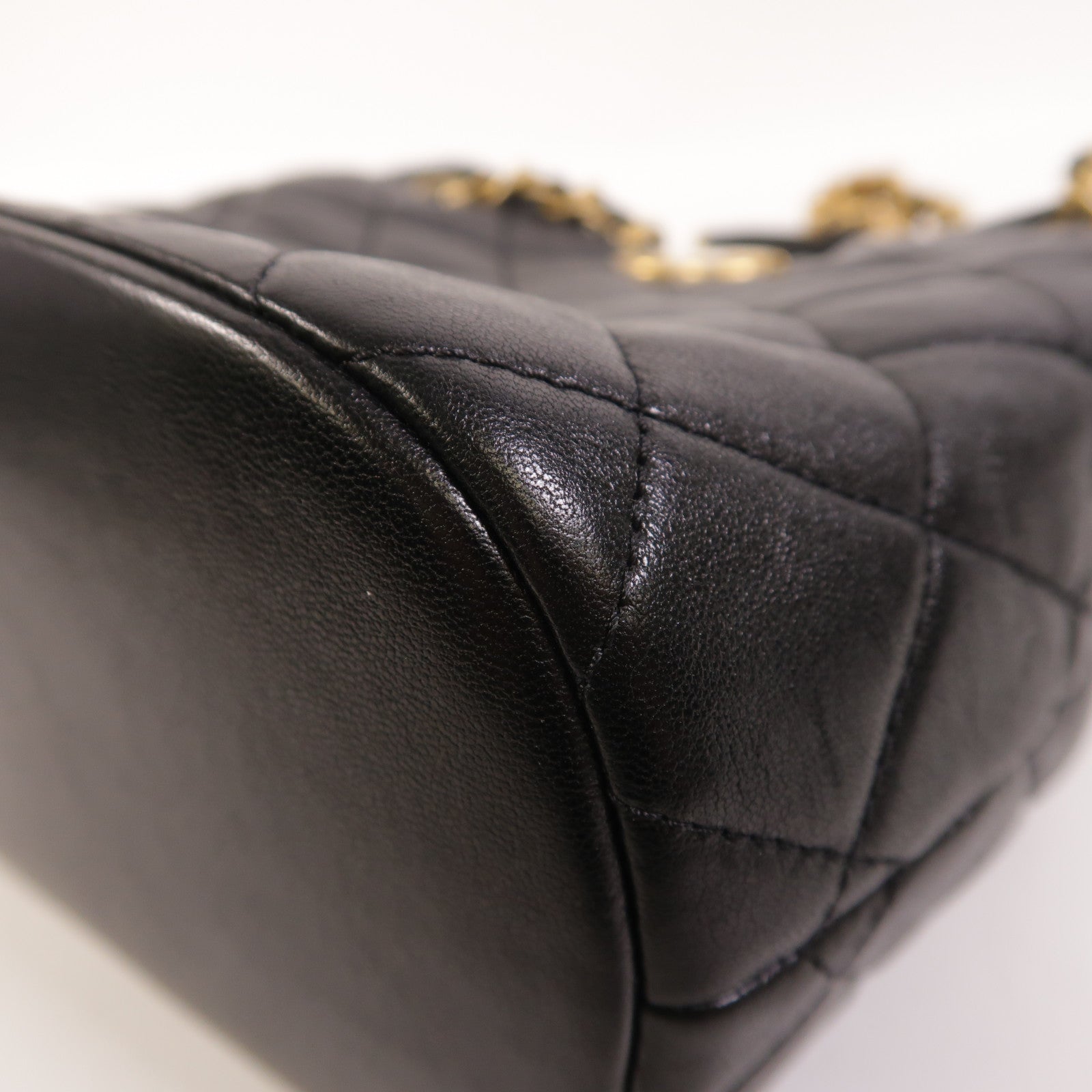 CHANEL 羊皮皮革Bucket Bag金扣鏈帶肩背袋