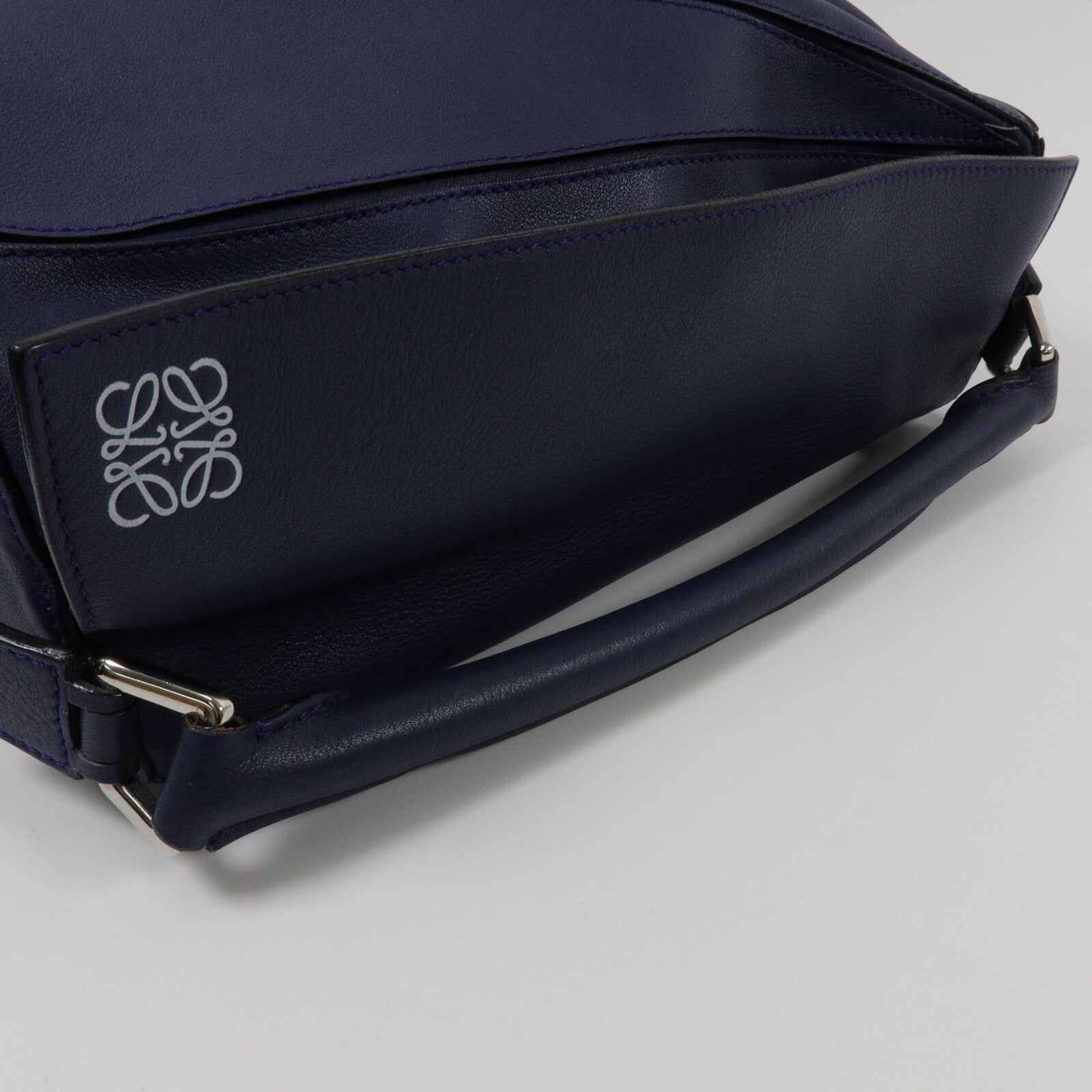 LOEWE 牛皮皮革Puzzle Medium手挽肩背兩用袋