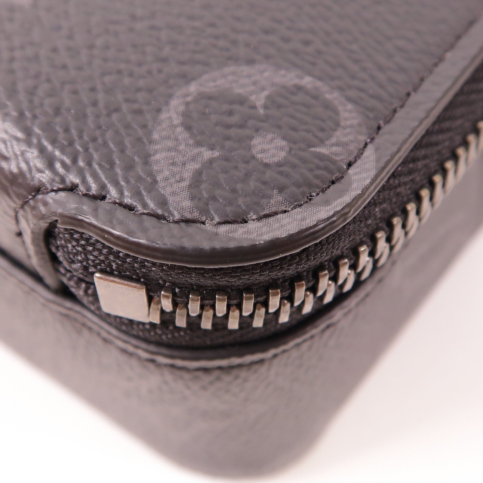 LOUIS VUITTON Monogram Eclipse Alpha銀扣肩背袋