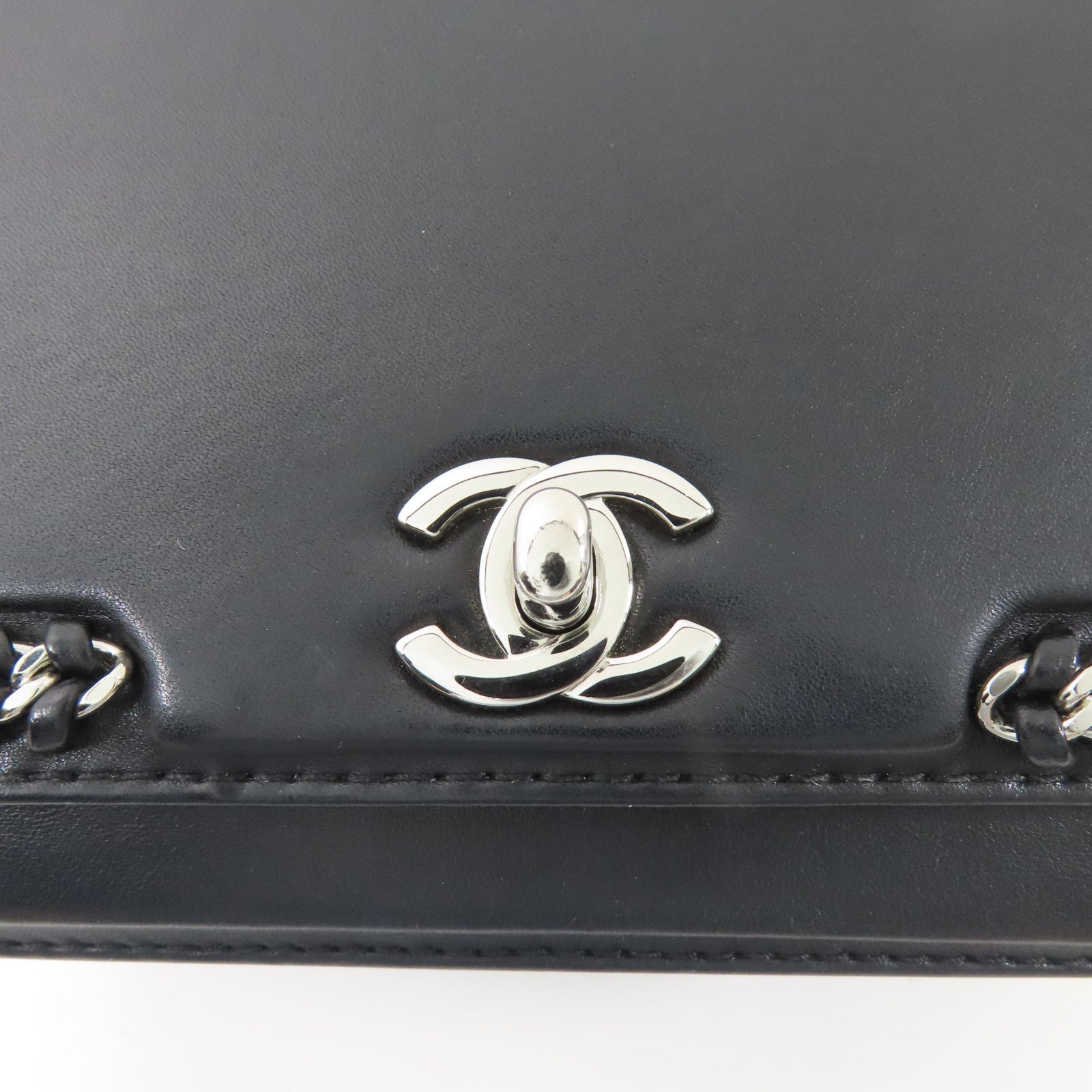 CHANEL 羊皮皮革Chain Shoulder銀扣鏈帶肩背袋
