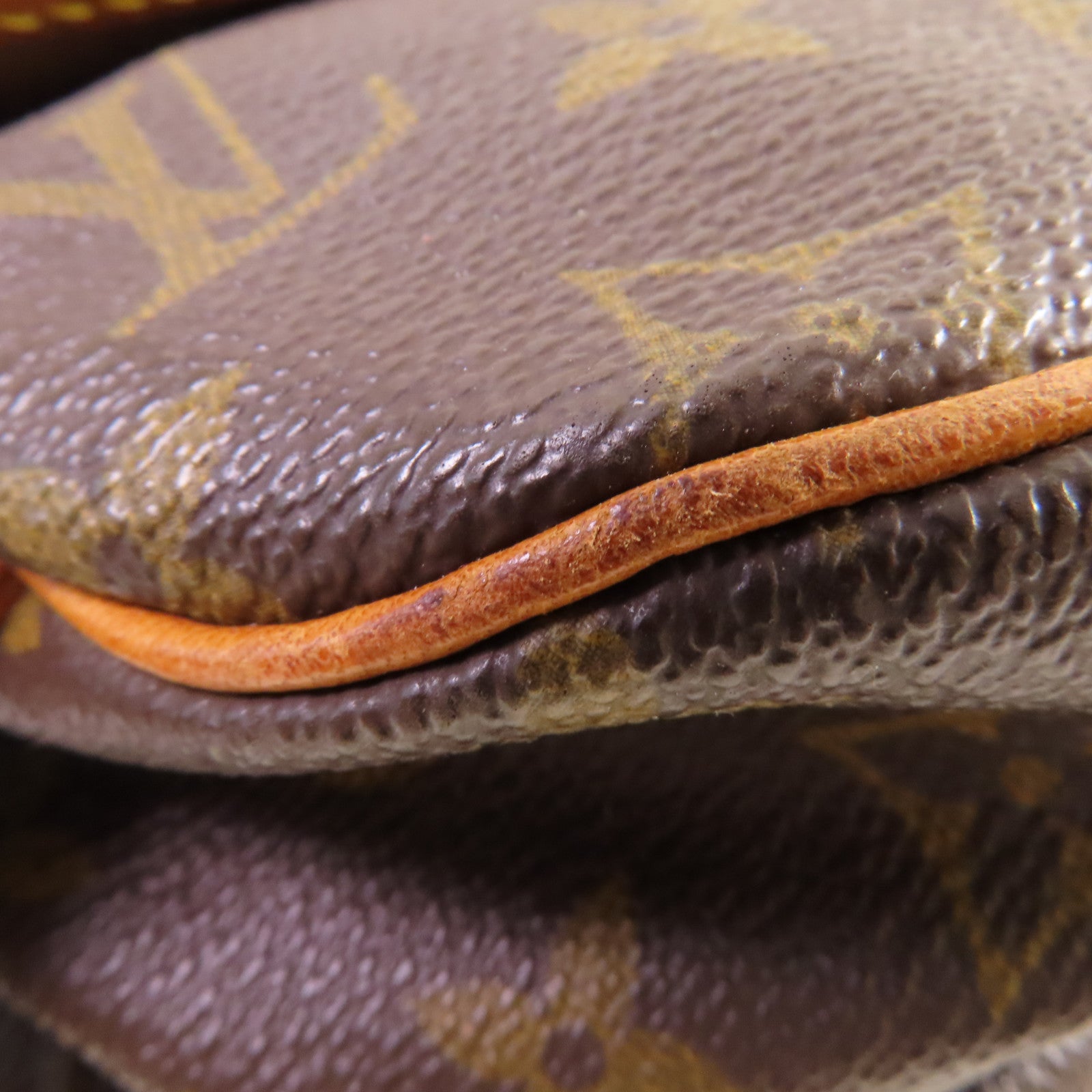 LOUIS VUITTON Monogram Saumur 30 Shoulder Bag金扣肩背袋啡色