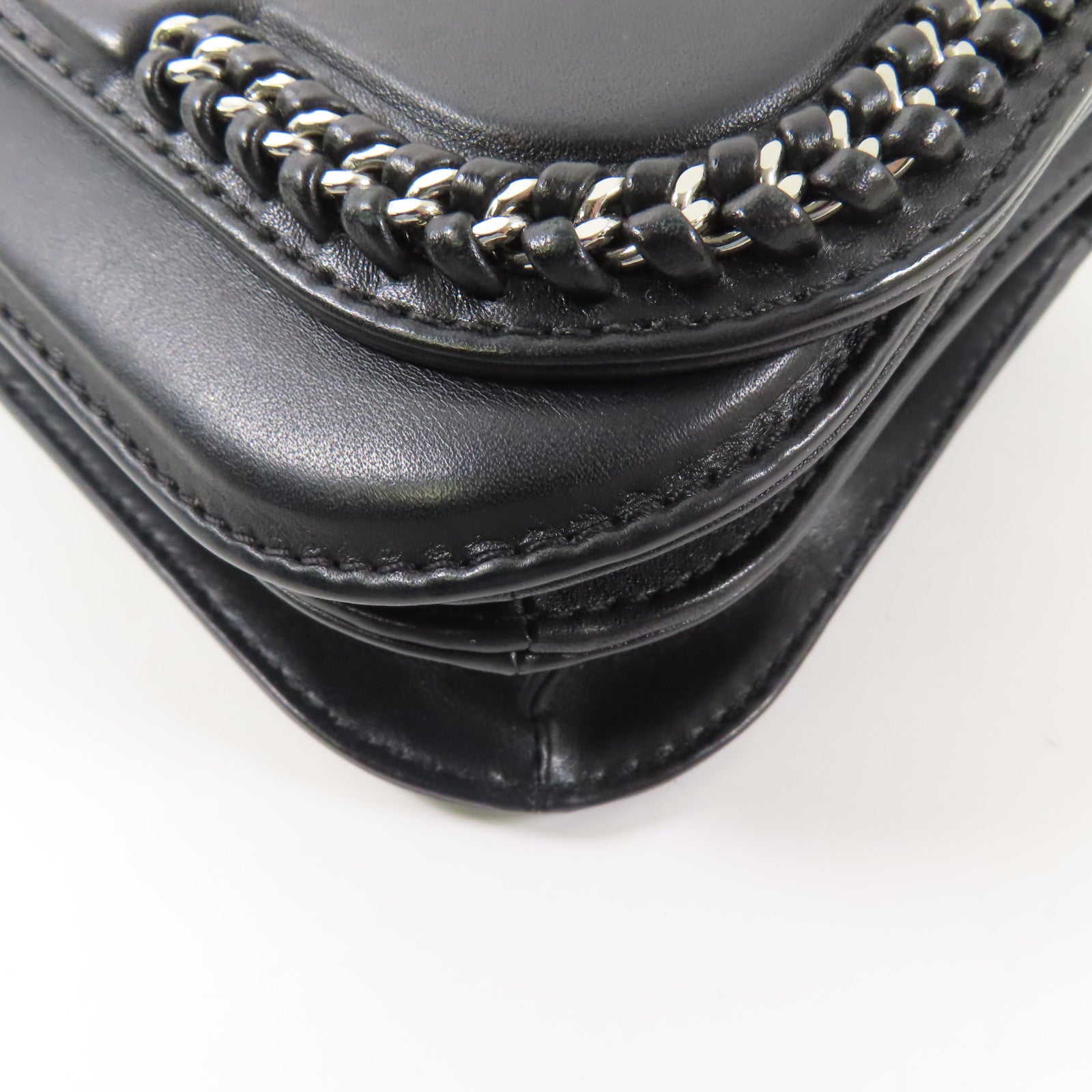 CHANEL 羊皮皮革Chain Shoulder銀扣鏈帶肩背袋