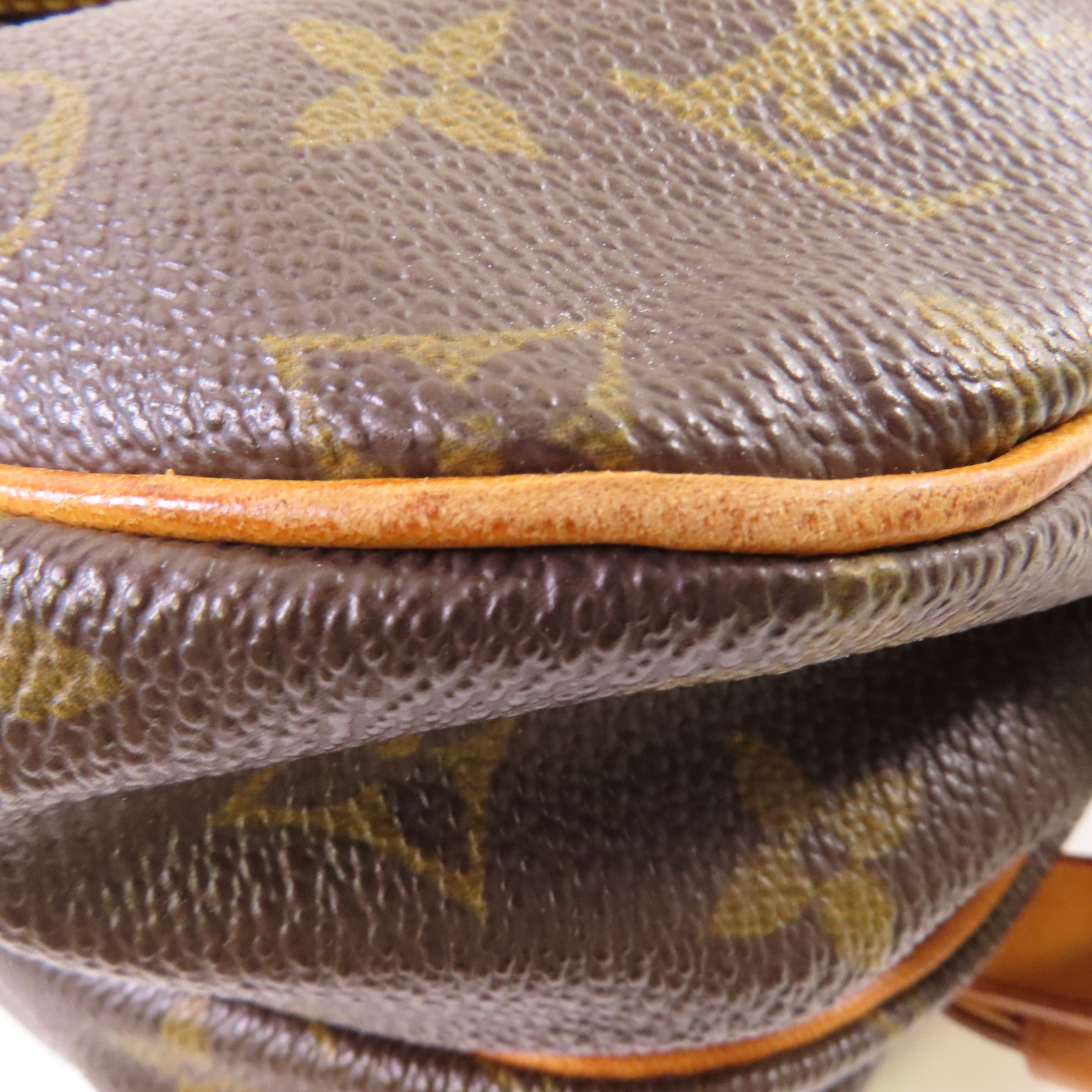LOUIS VUITTON Monogram Saumur 30 Shoulder Bag金扣肩背袋啡色