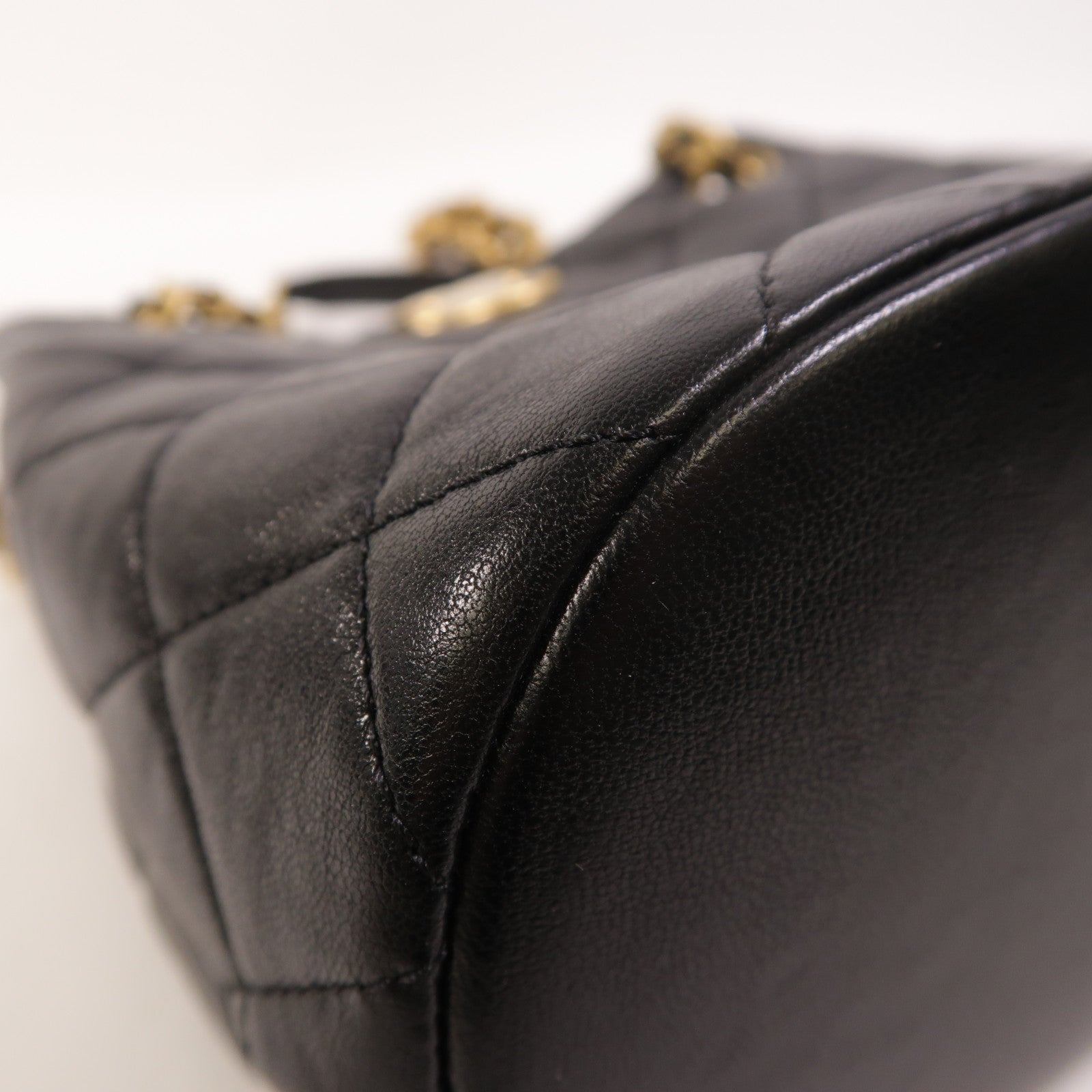 CHANEL 羊皮皮革Bucket Bag金扣鏈帶肩背袋