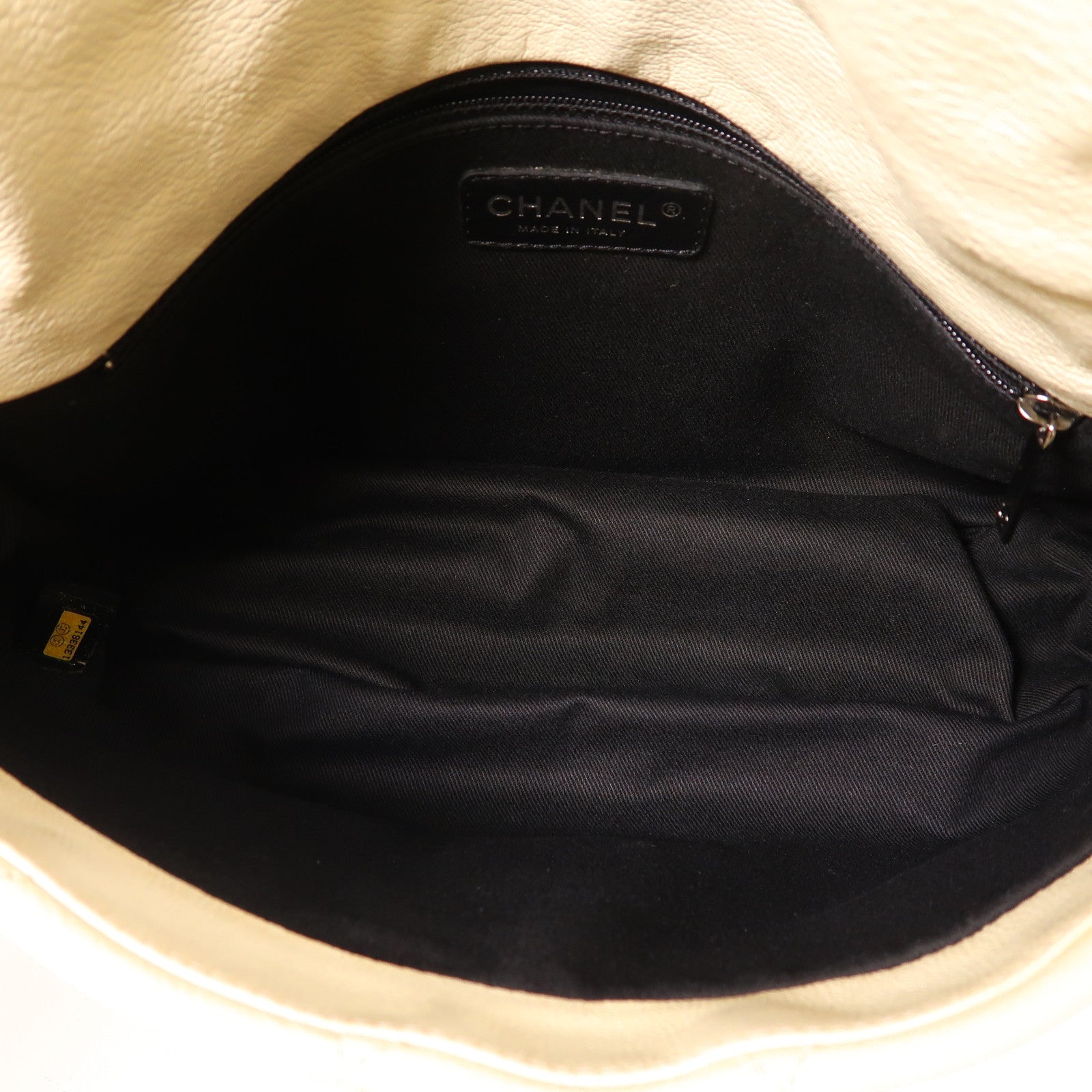 CHANEL 牛皮皮革Shoulder Bag銀扣肩背袋