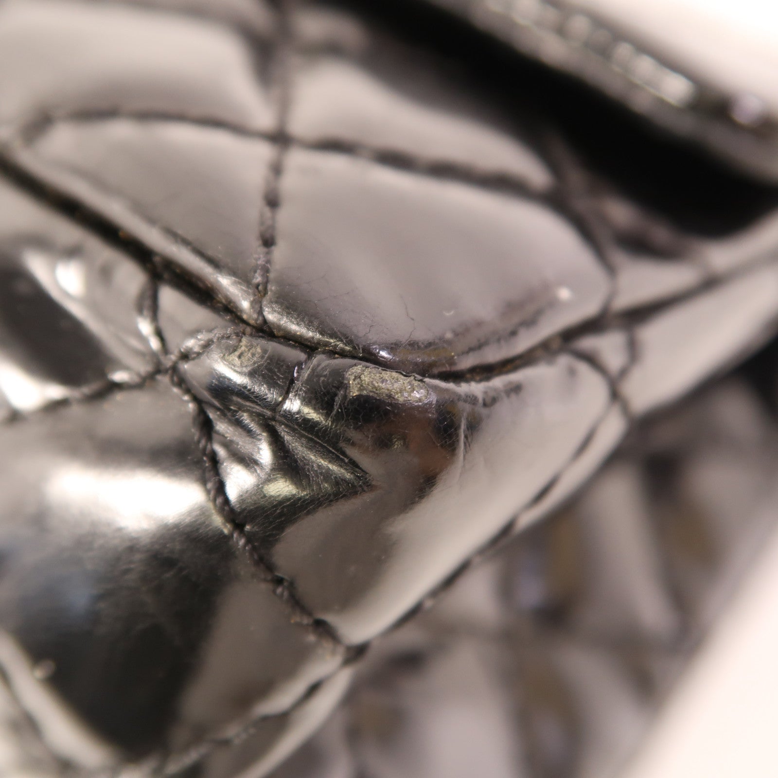 CHANEL 漆皮皮革2.55 Chain Shoulder金扣鏈帶肩背袋