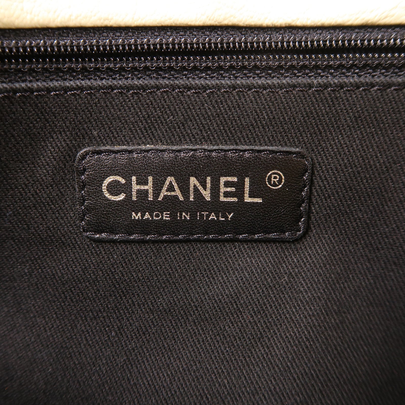 CHANEL 牛皮皮革Shoulder Bag銀扣肩背袋